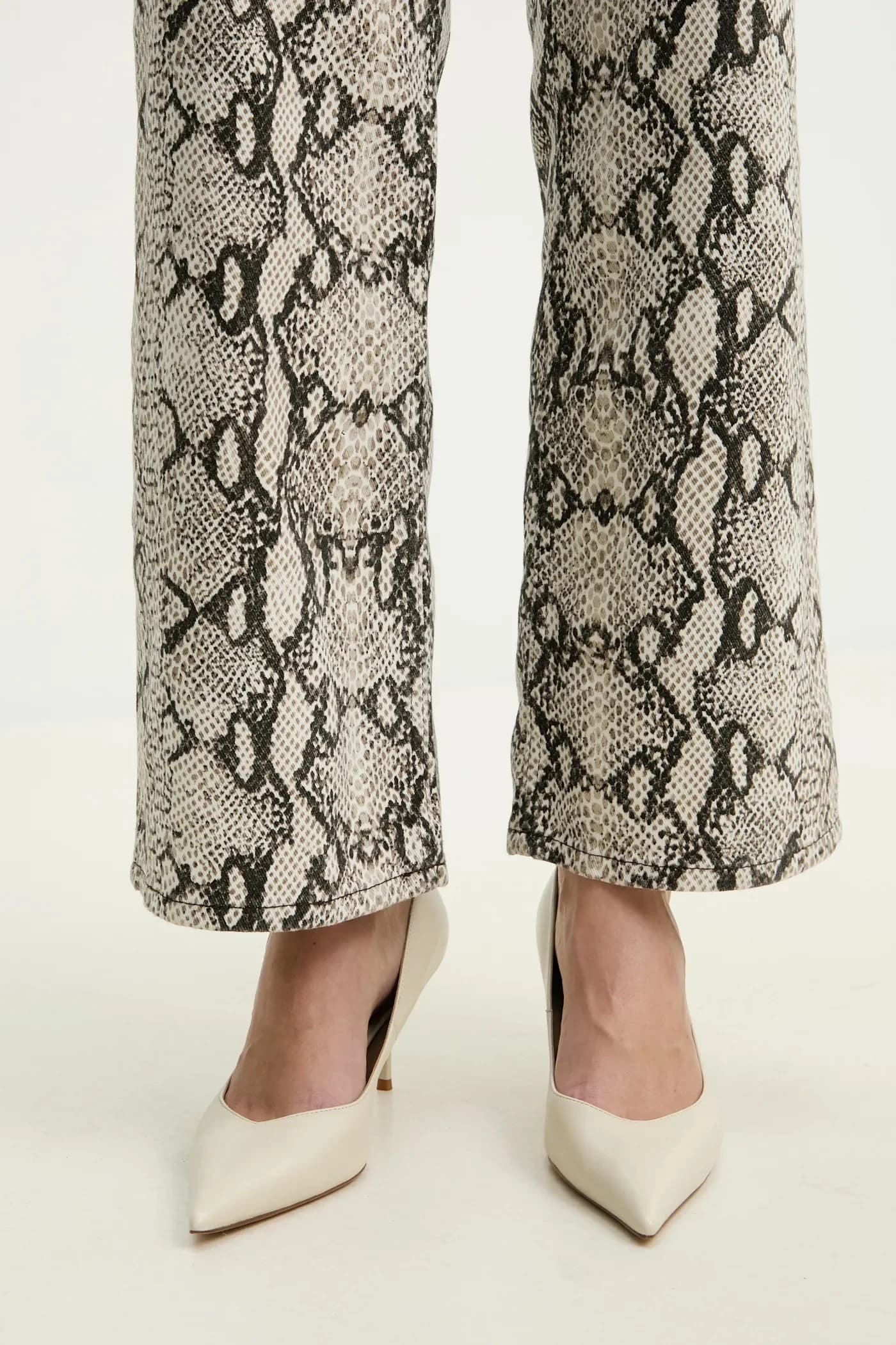 Кожаные туфли на высоком каблуке