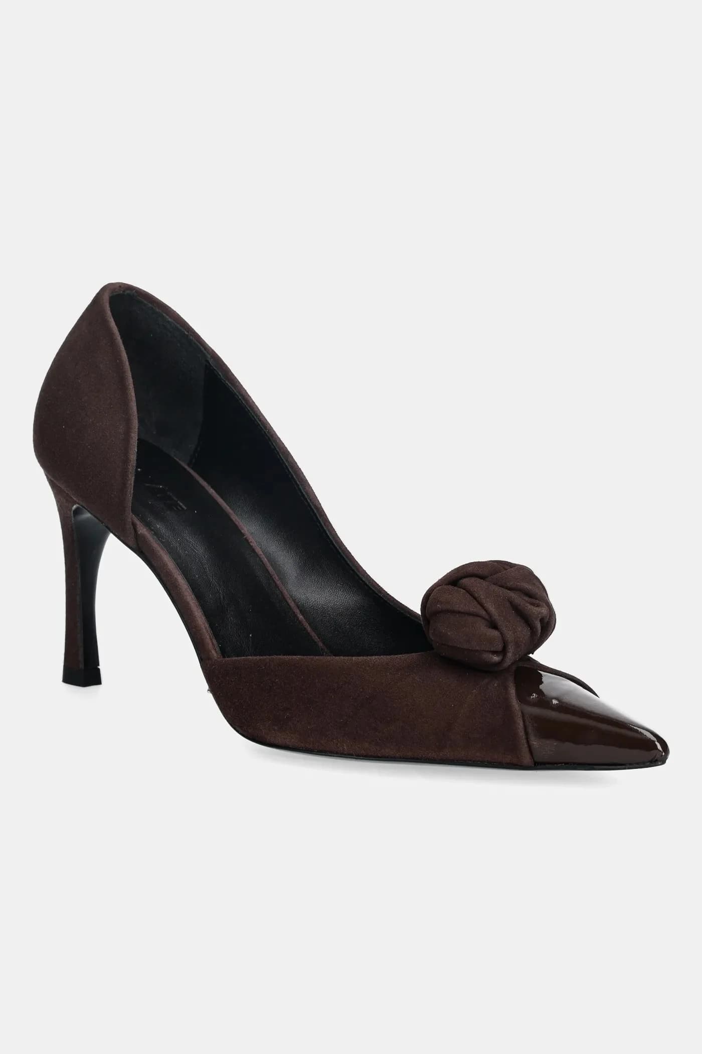 Замшевые туфли на высоком каблуке