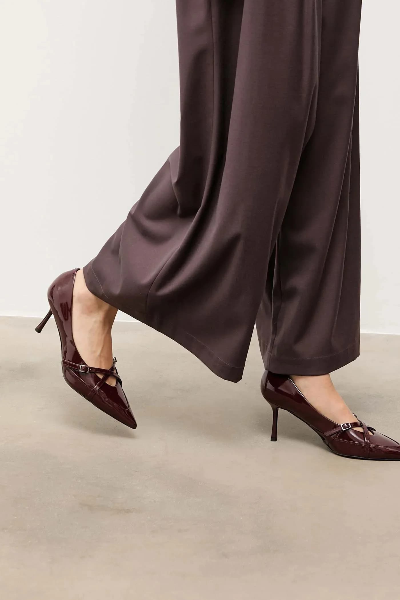 Кожаные туфли на высоком каблуке - фото 7