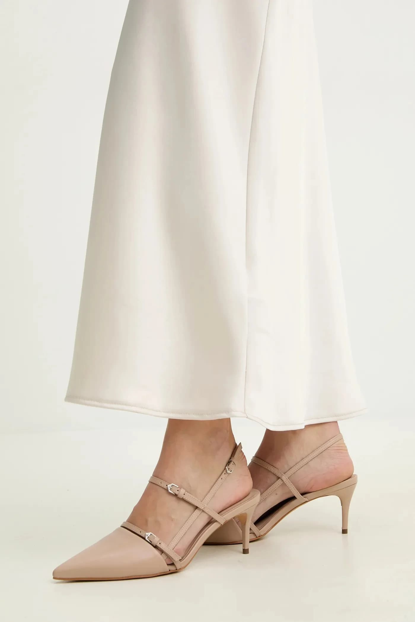 Кожаные туфли на высоком каблуке