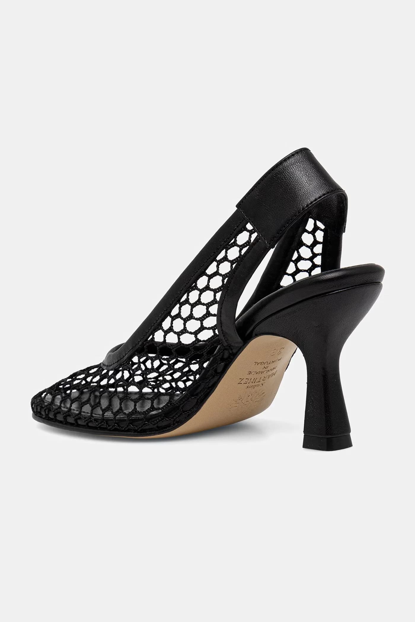 Беатрис на высоких каблуках - фото 3