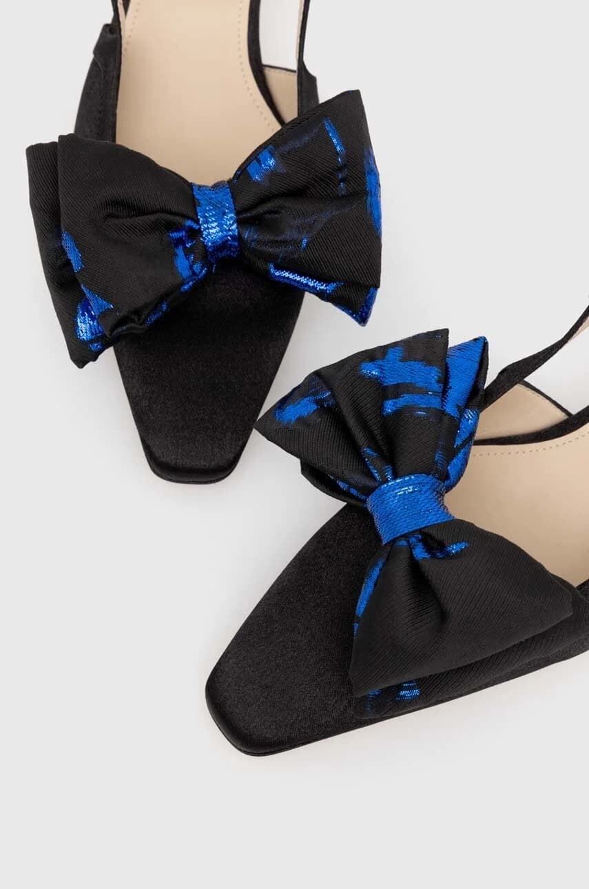 Анита на высоких каблуках - фото 5