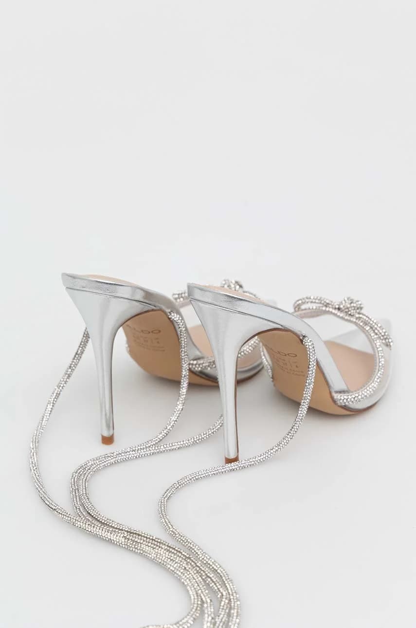 Халалия на высоких каблуках - фото 3