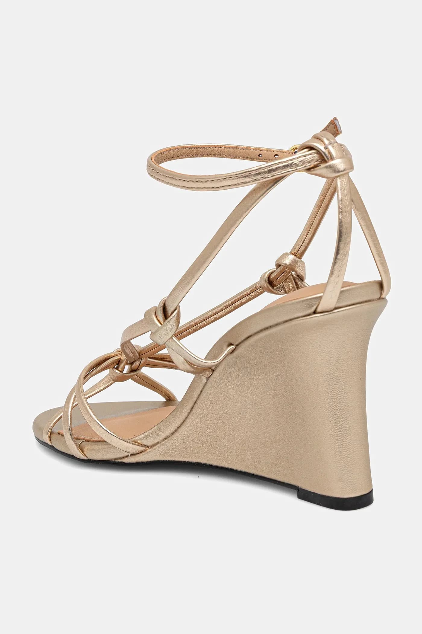 Сандалии на танкетке с металлическими узлами кожаные сандалии - фото 3