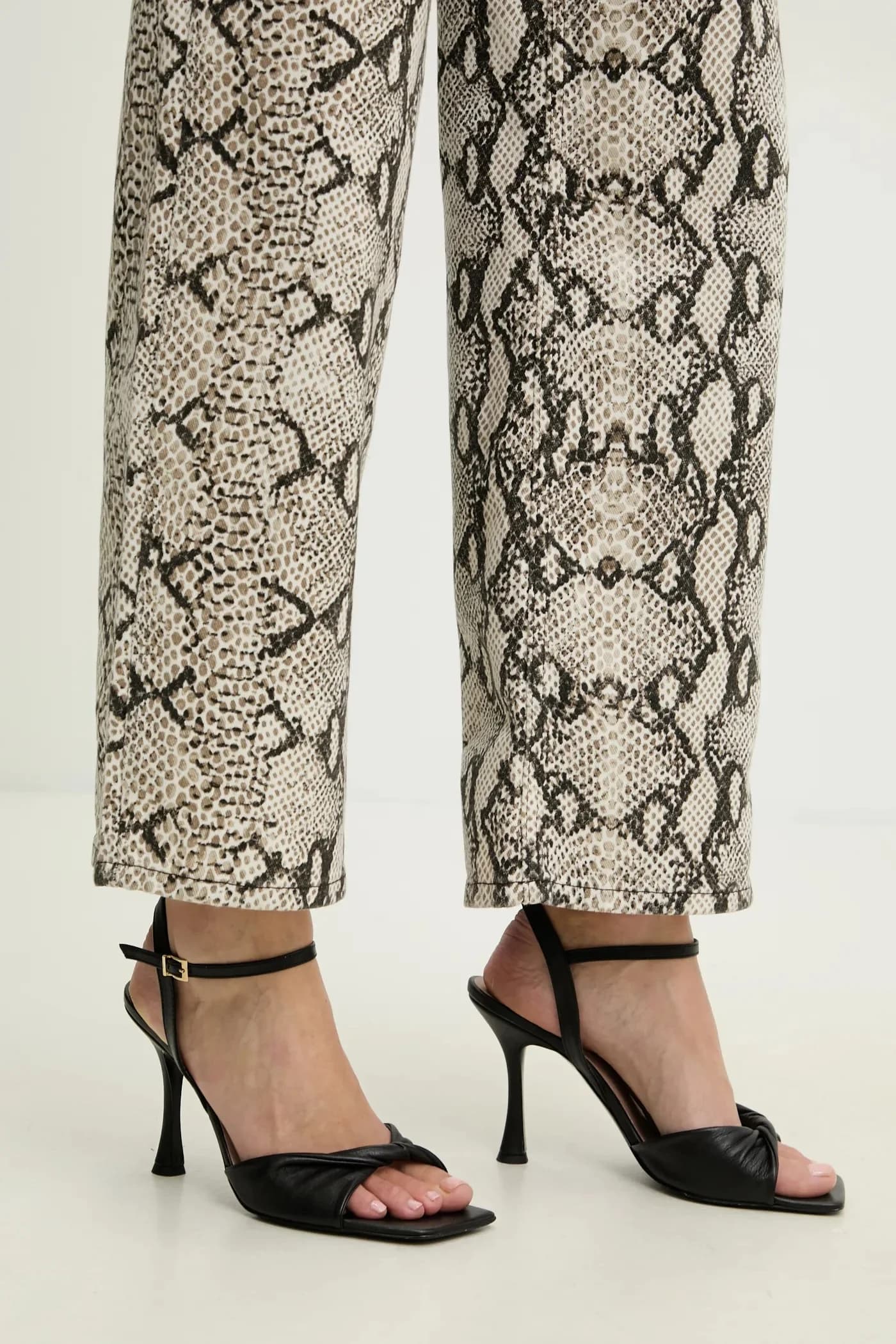 Кожаные сандалии