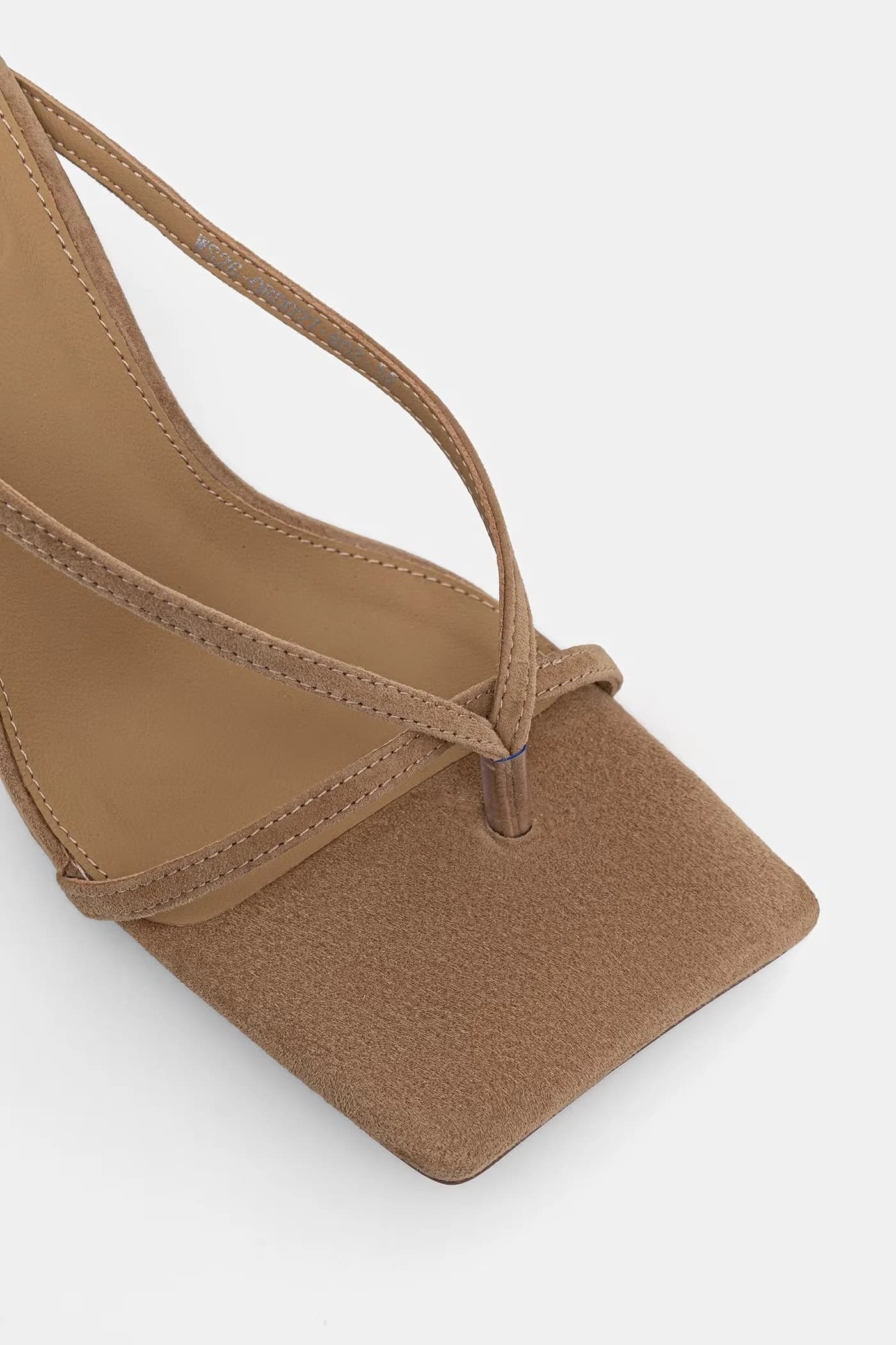 Замшевые босоножки - фото 6