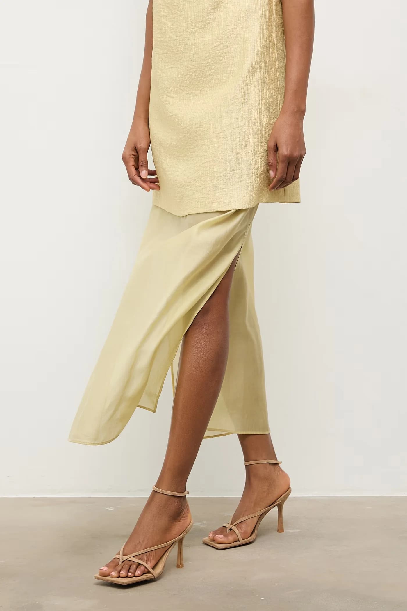 Замшевые босоножки - фото 7