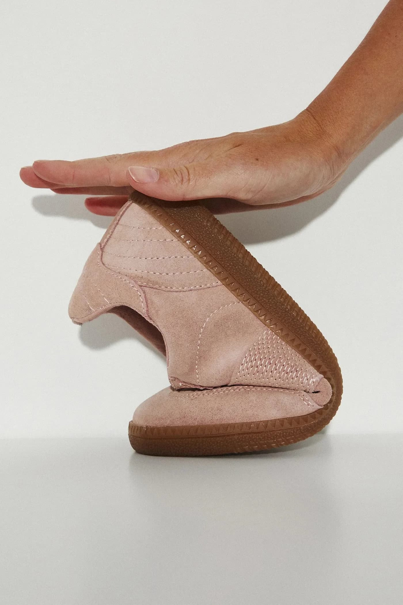 Замшевые кроссовки - фото 10