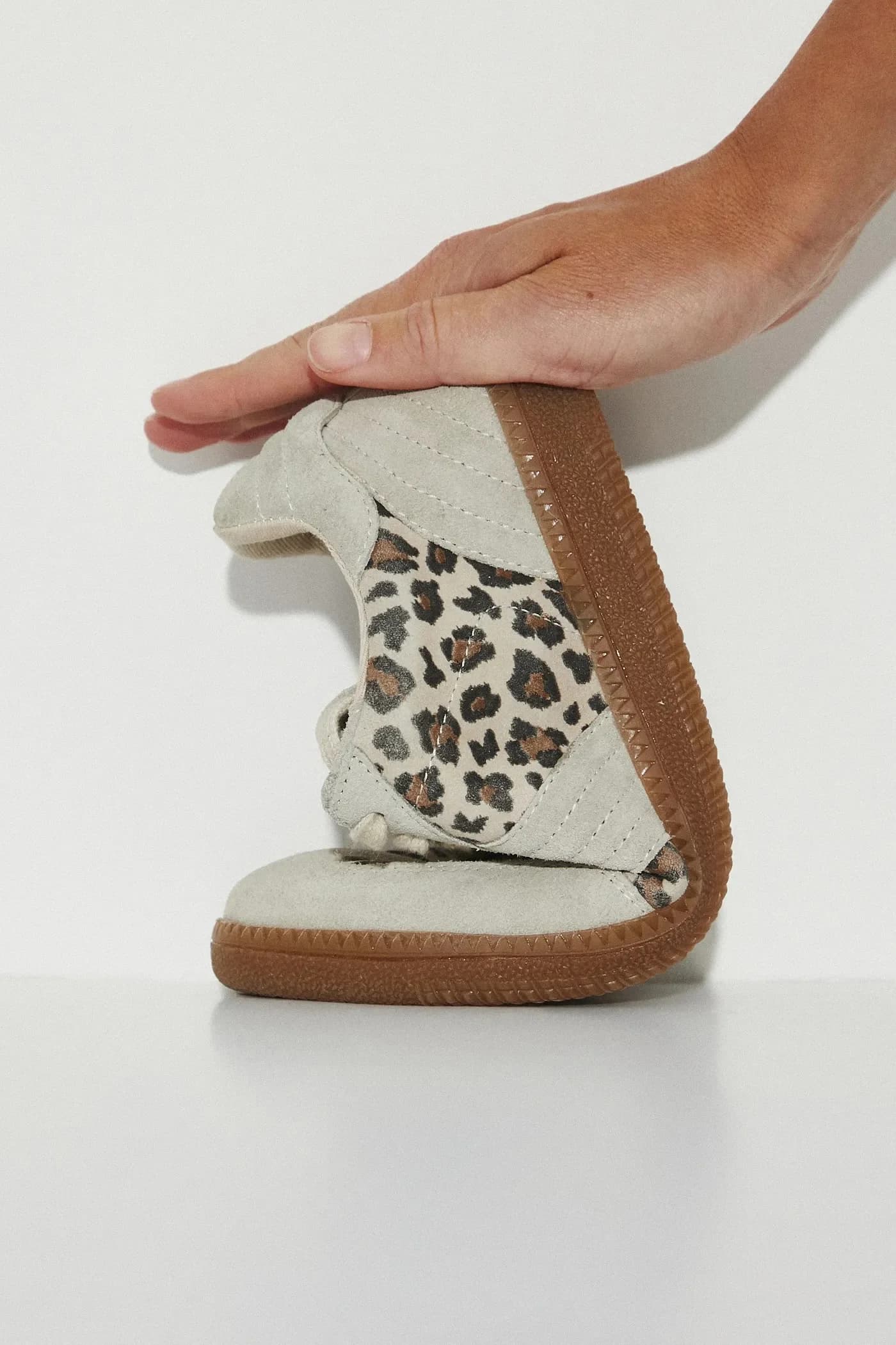 Замшевые кроссовки - фото 9