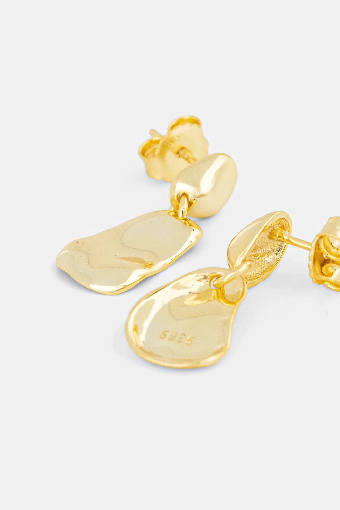 Позолоченная серебряная серьга - фото 3