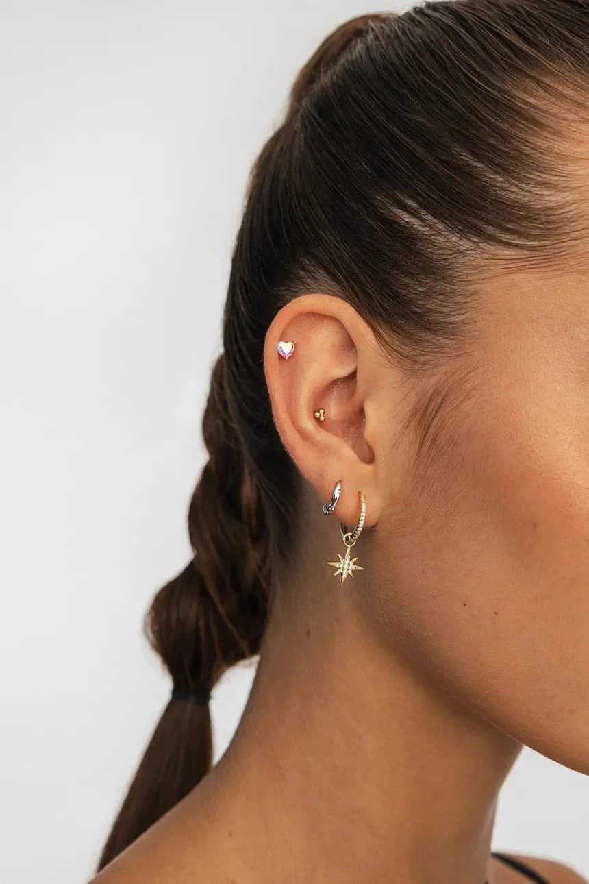 Позолоченная серебряная серьга - фото 3