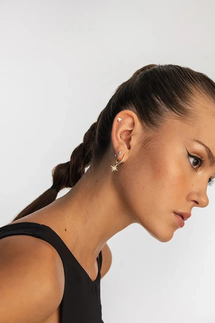 Позолоченная серебряная серьга - фото 4