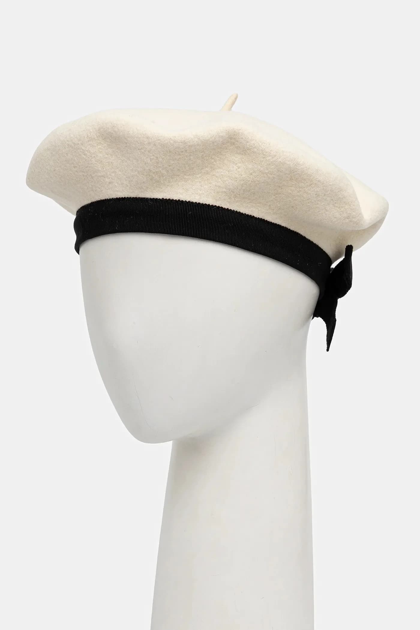 Шерстяной берет бежевый для женщин