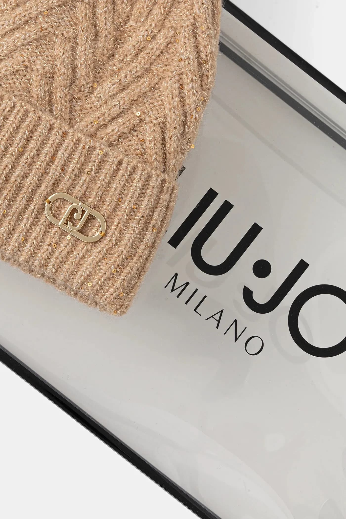 Шапка из смесовой шерсти - фото 4