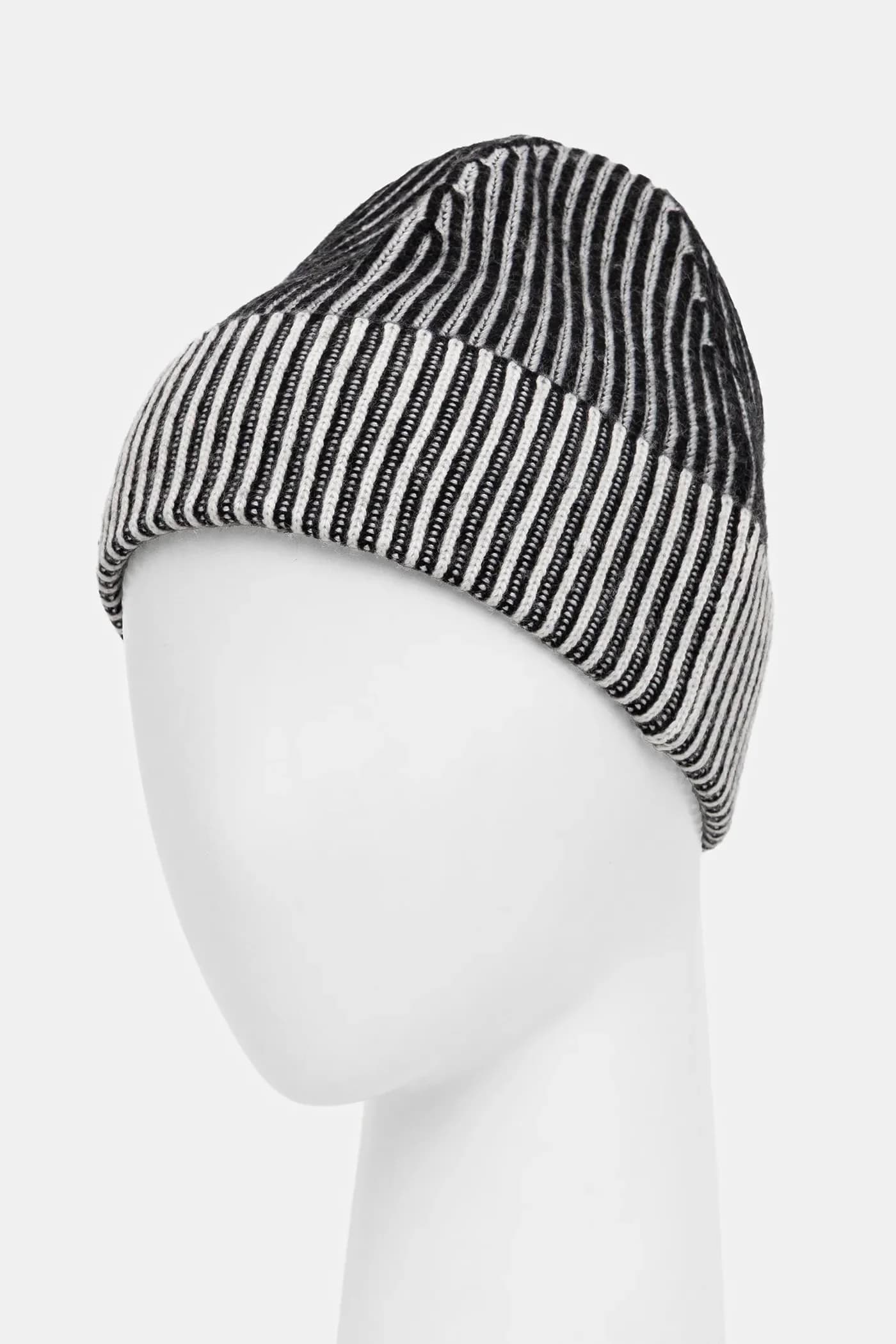 Шапка из смесовой шерсти - фото 2