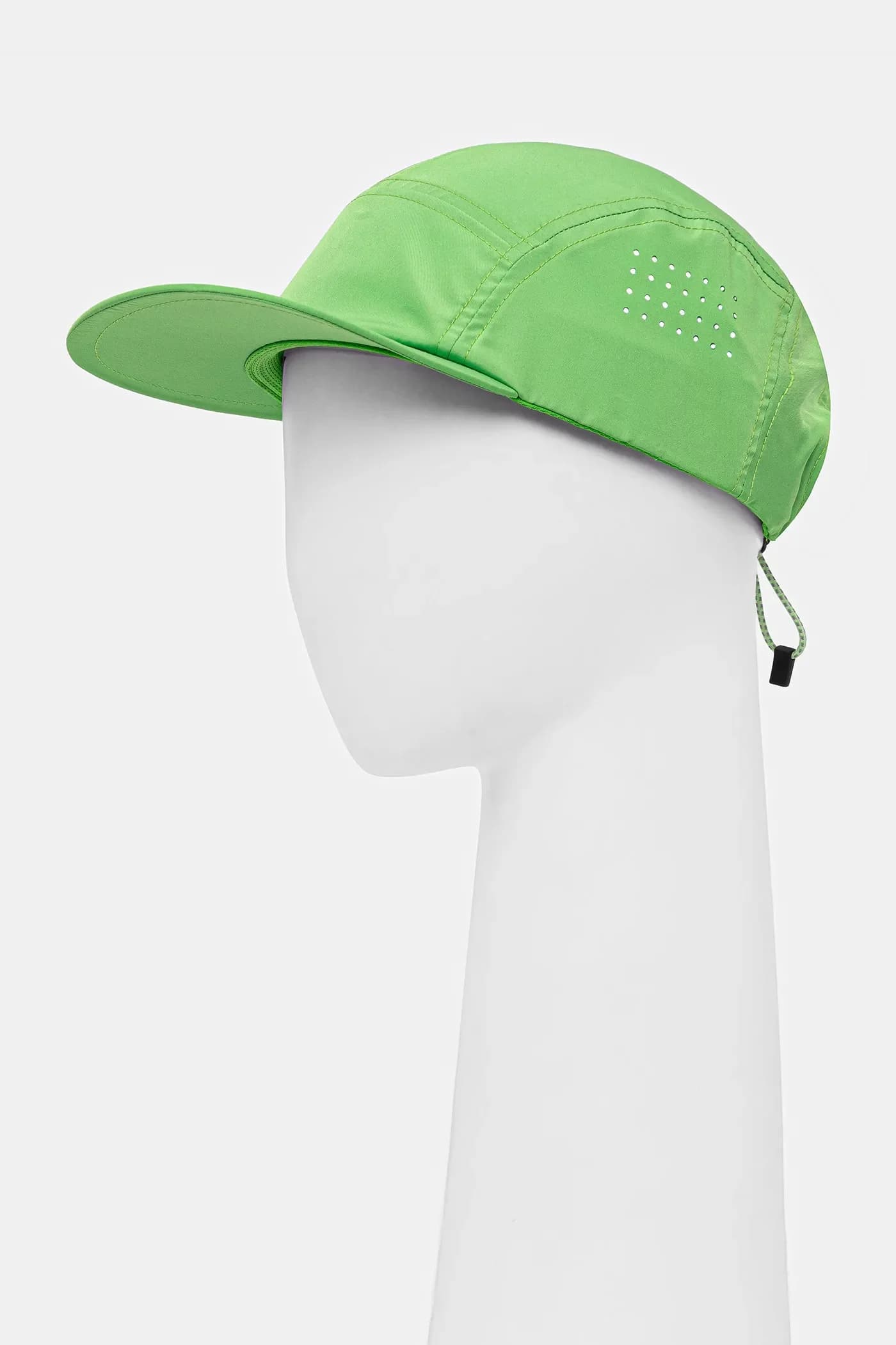 Легкая бейсболка.