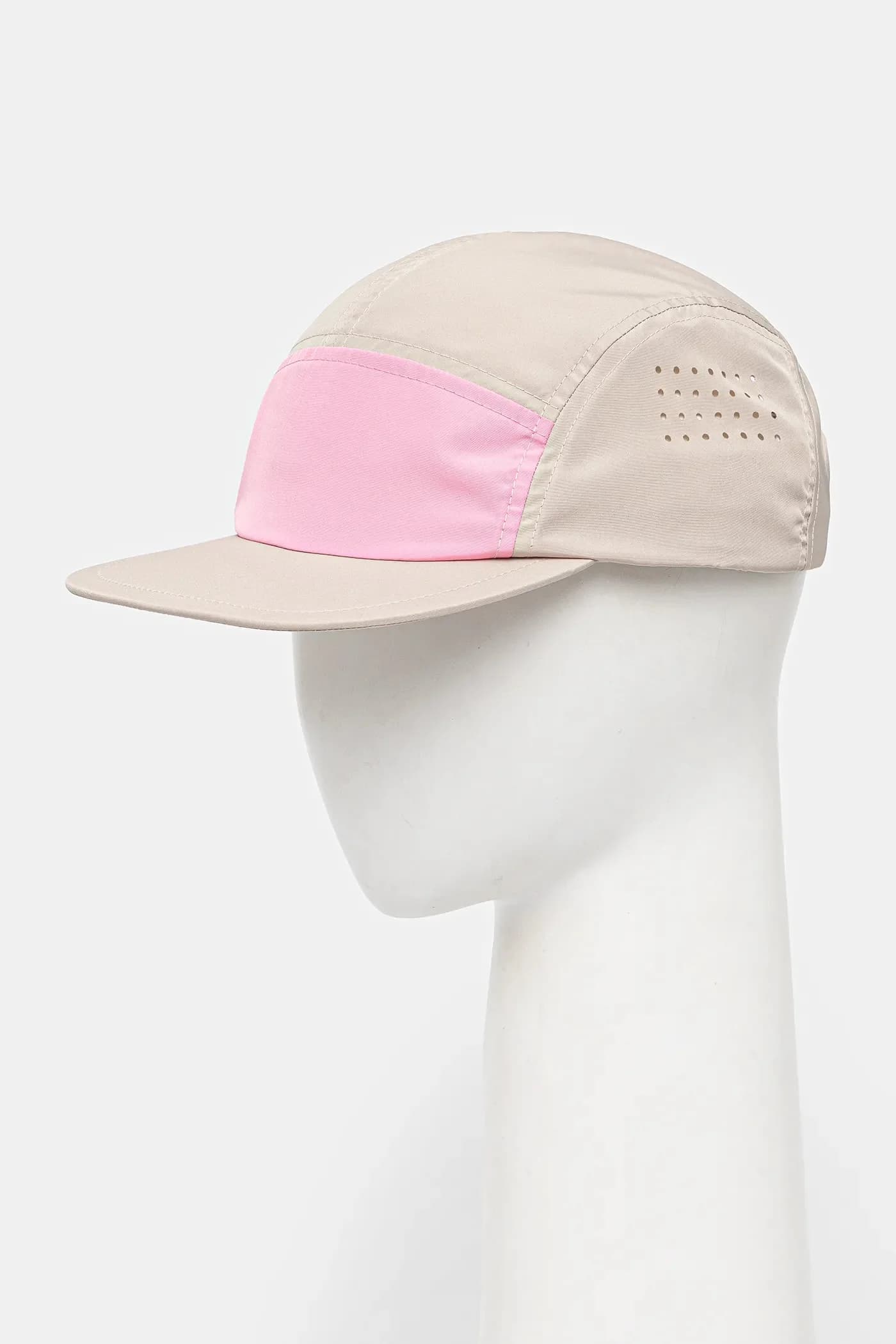 Легкая бейсболка.