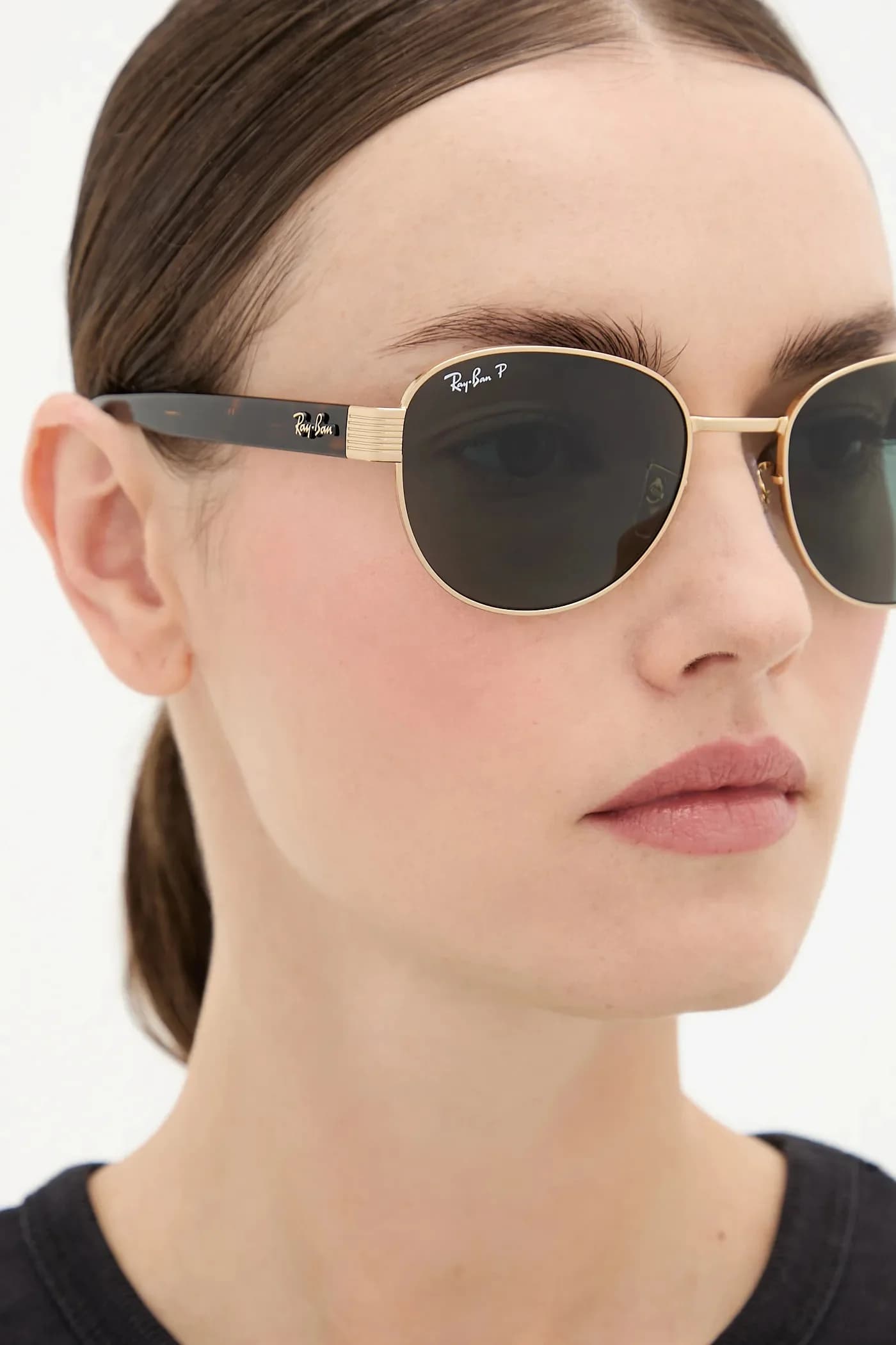 Солнцезащитные очки - фото 11