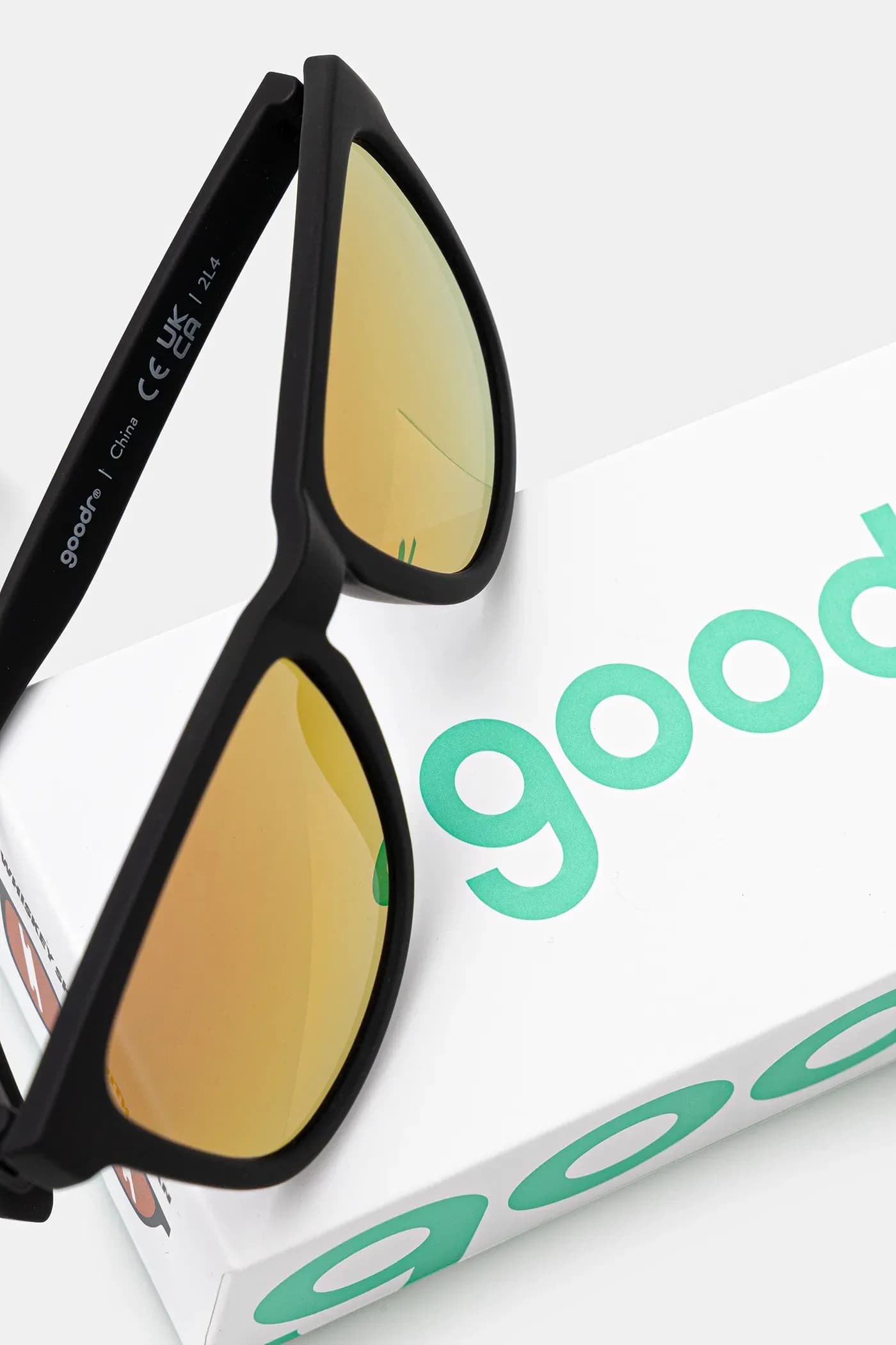 Whisky Shots в солнцезащитных очках сатаны - фото 3