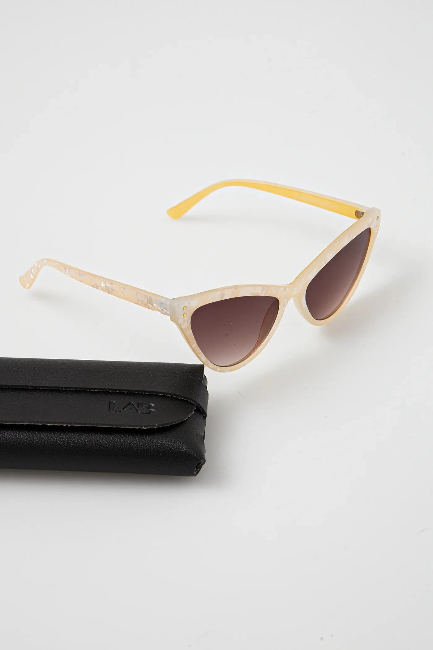 Солнцезащитные очки - фото 3