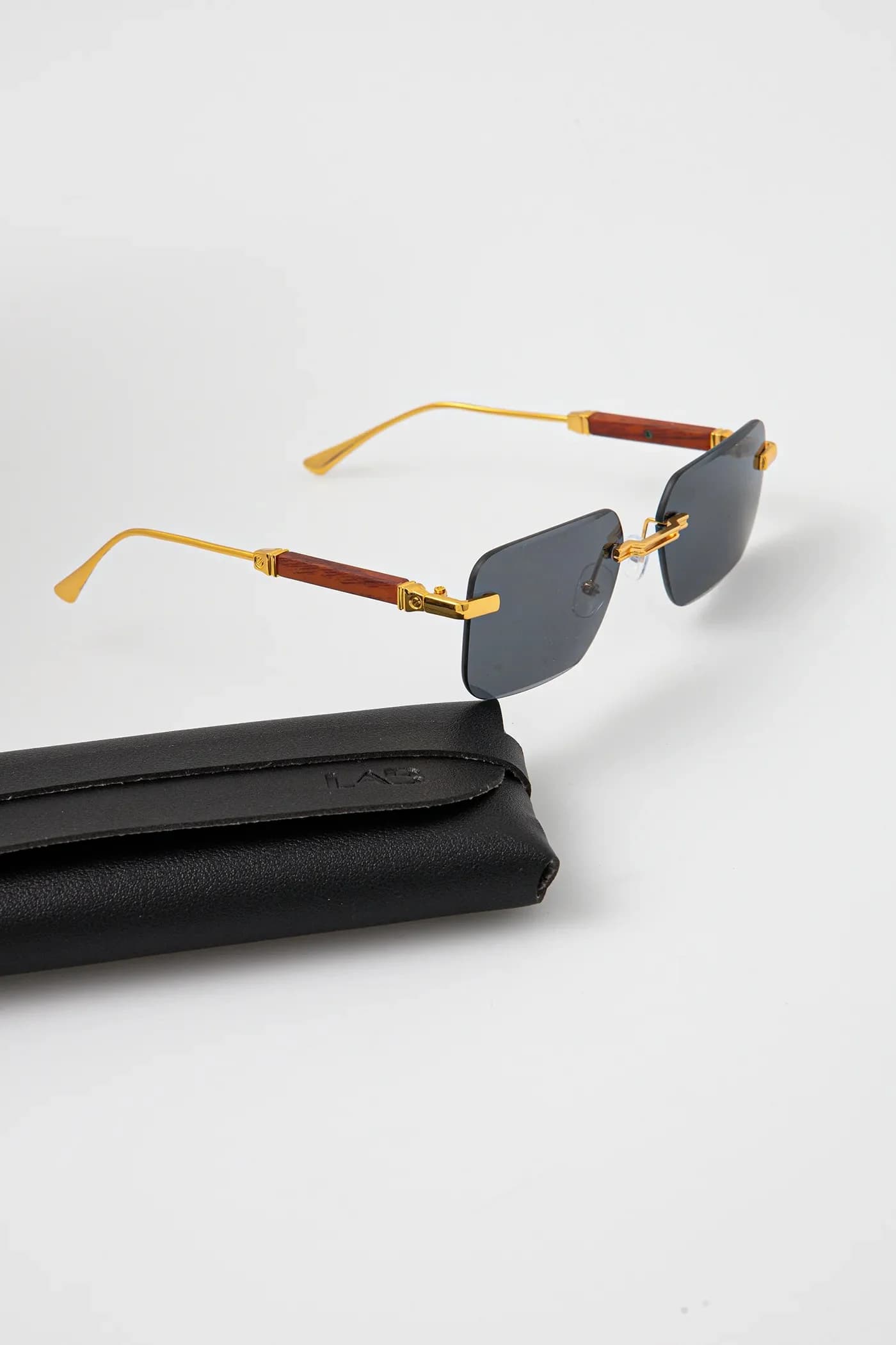 Солнцезащитные очки - фото 3