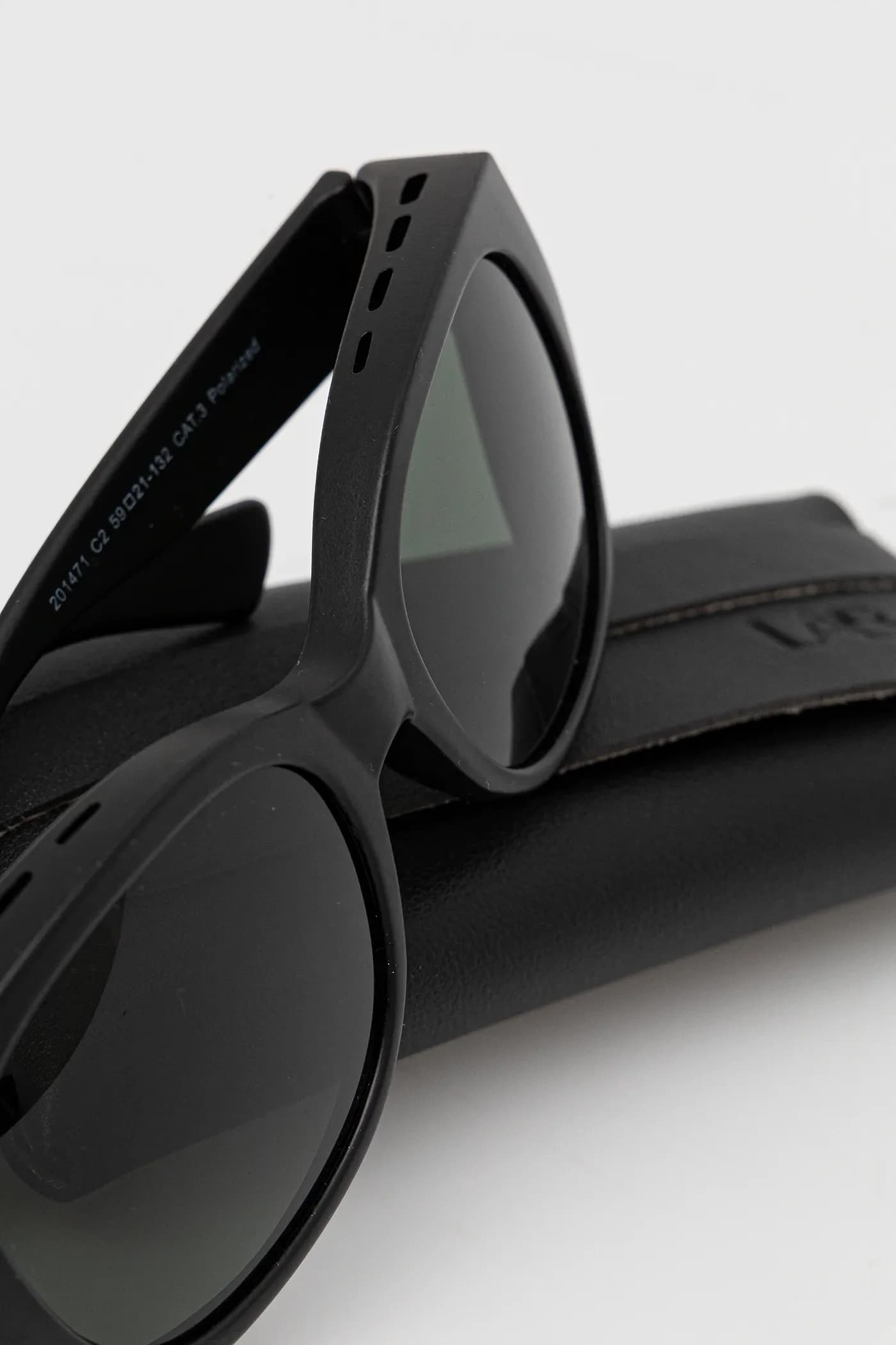 Солнцезащитные очки - фото 3