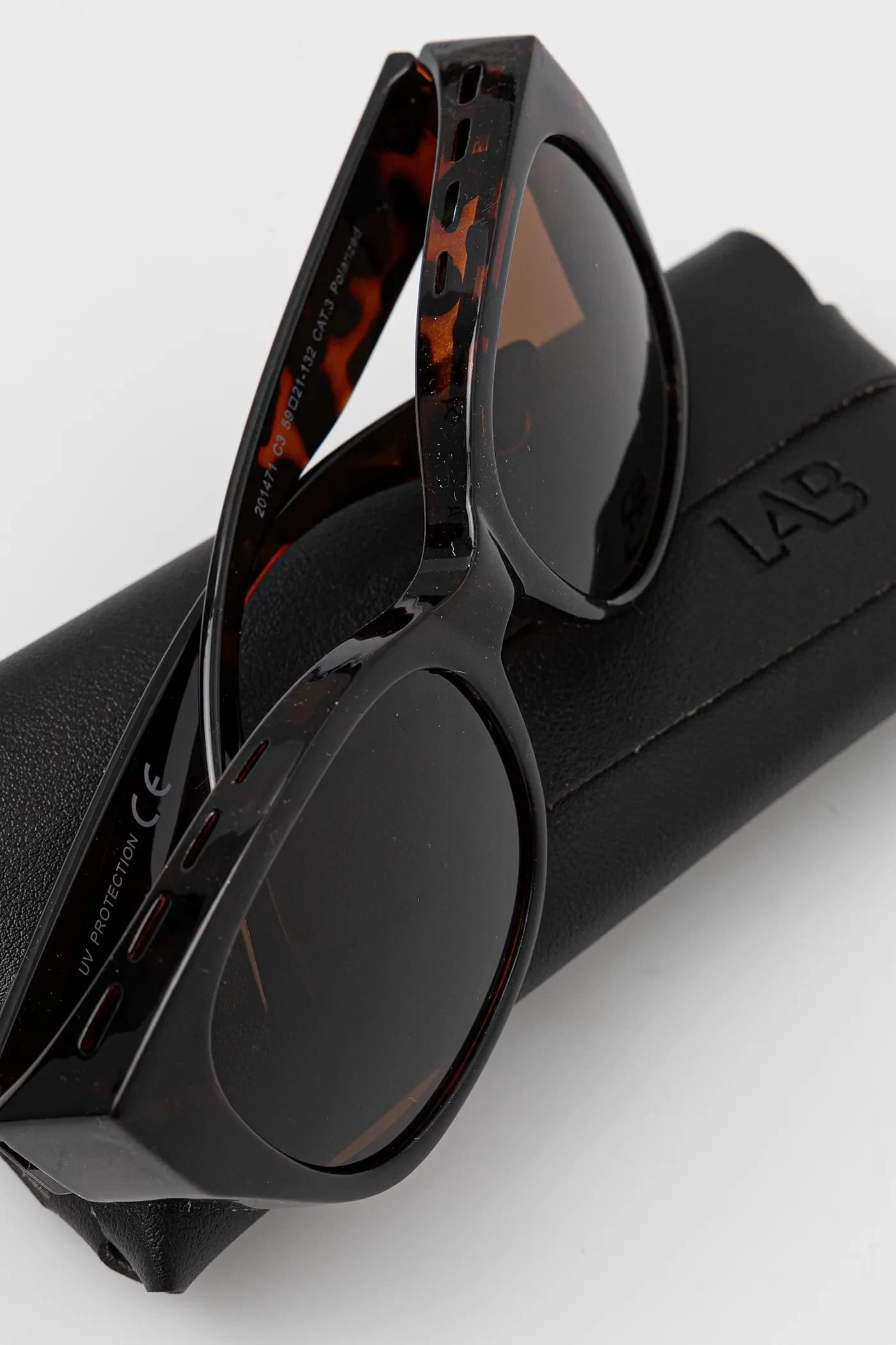 Солнцезащитные очки - фото 3