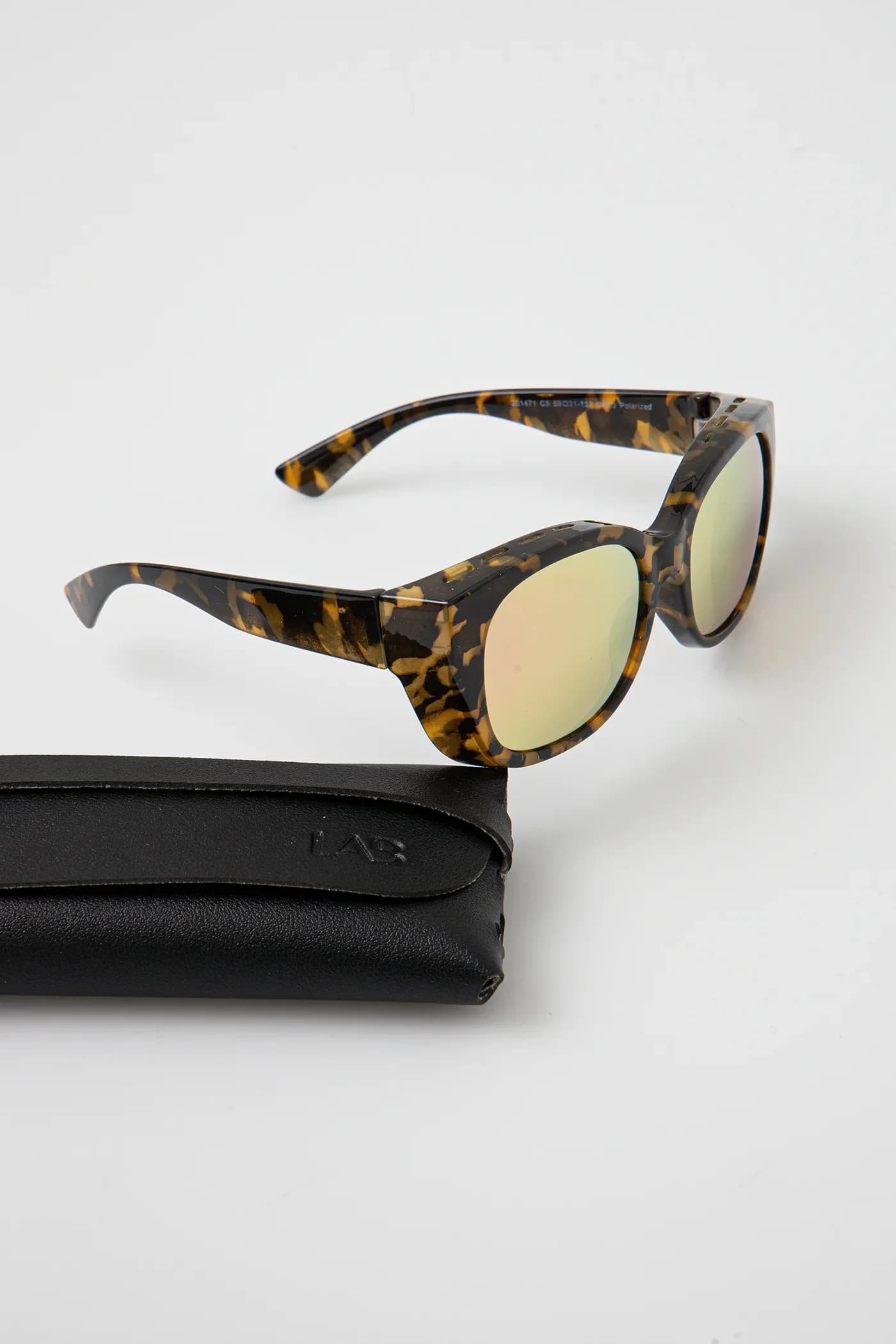 Солнцезащитные очки - фото 3