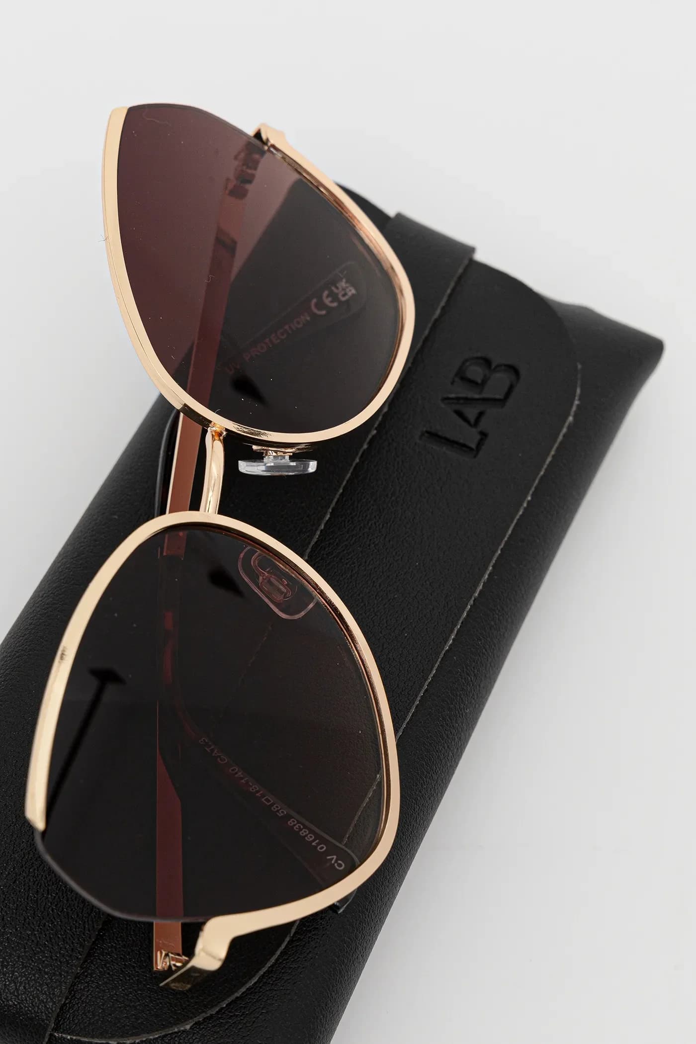 Солнцезащитные очки - фото 3