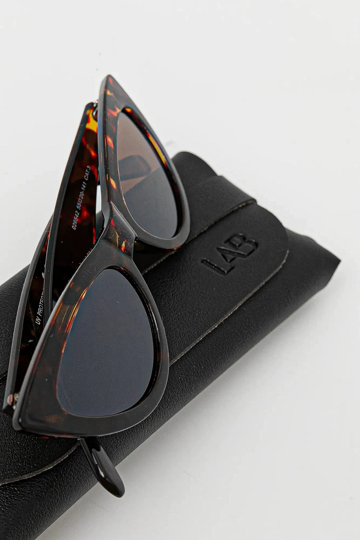 Солнцезащитные очки - фото 3