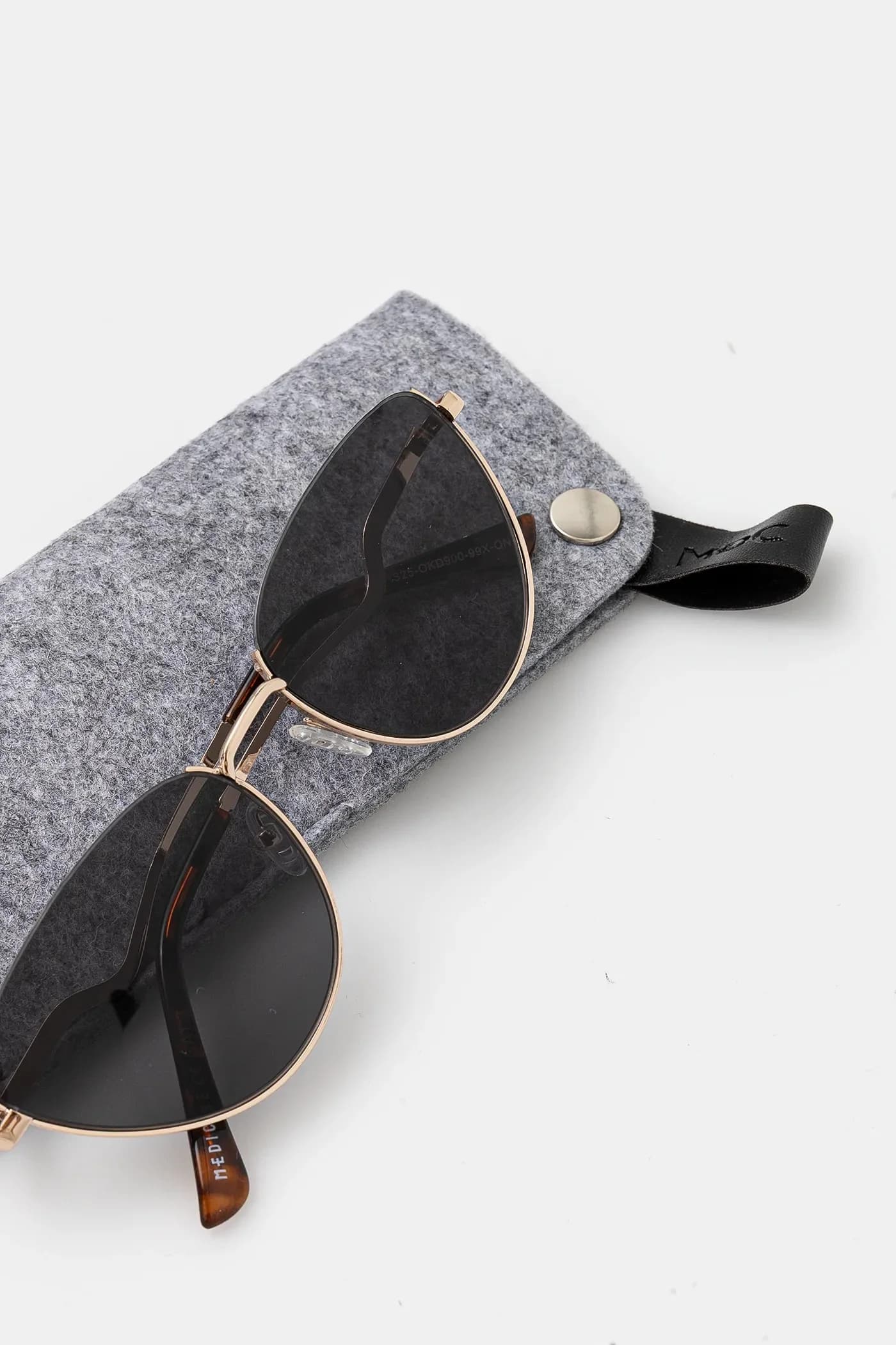 Солнцезащитные очки - фото 4