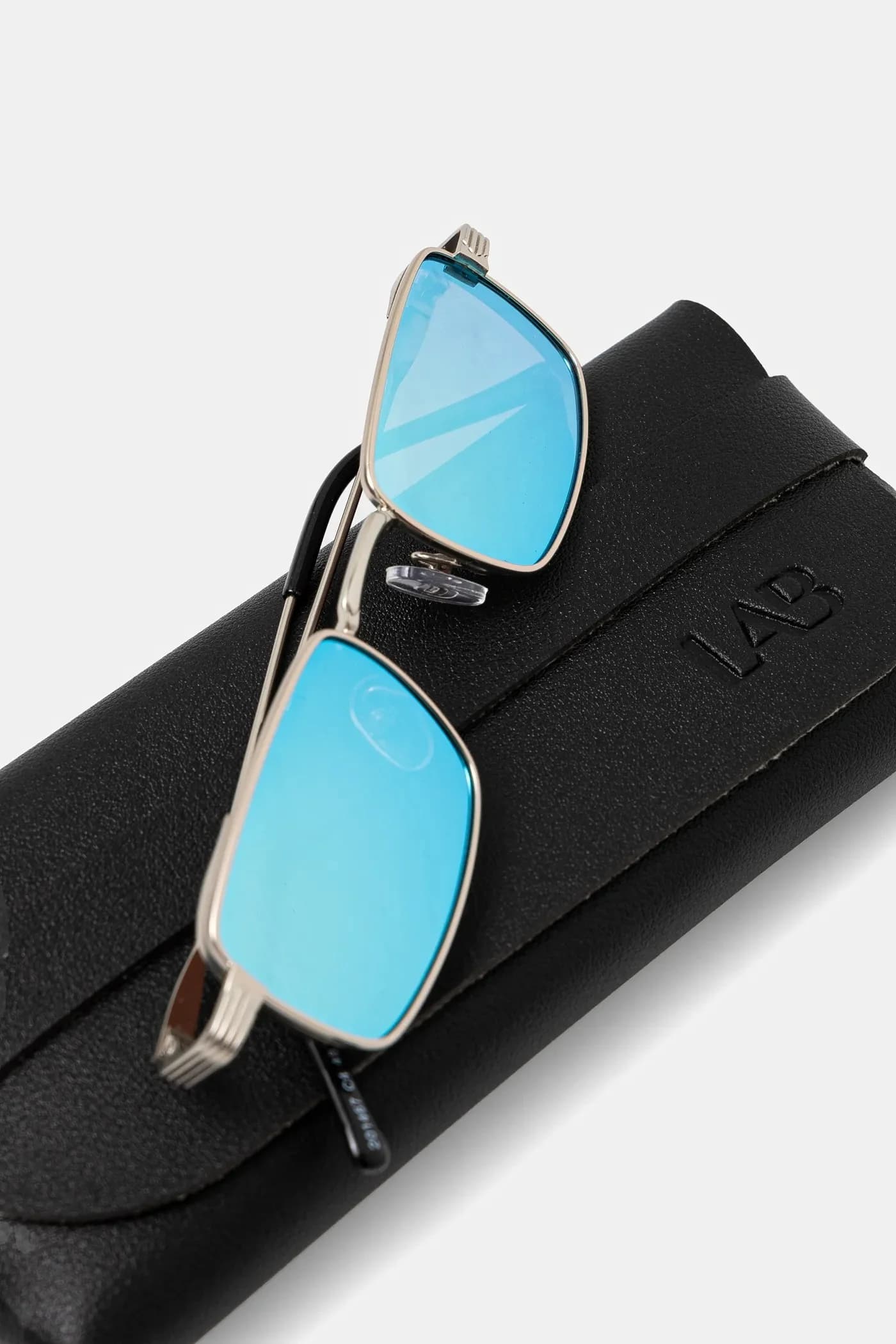 Солнцезащитные очки - фото 3