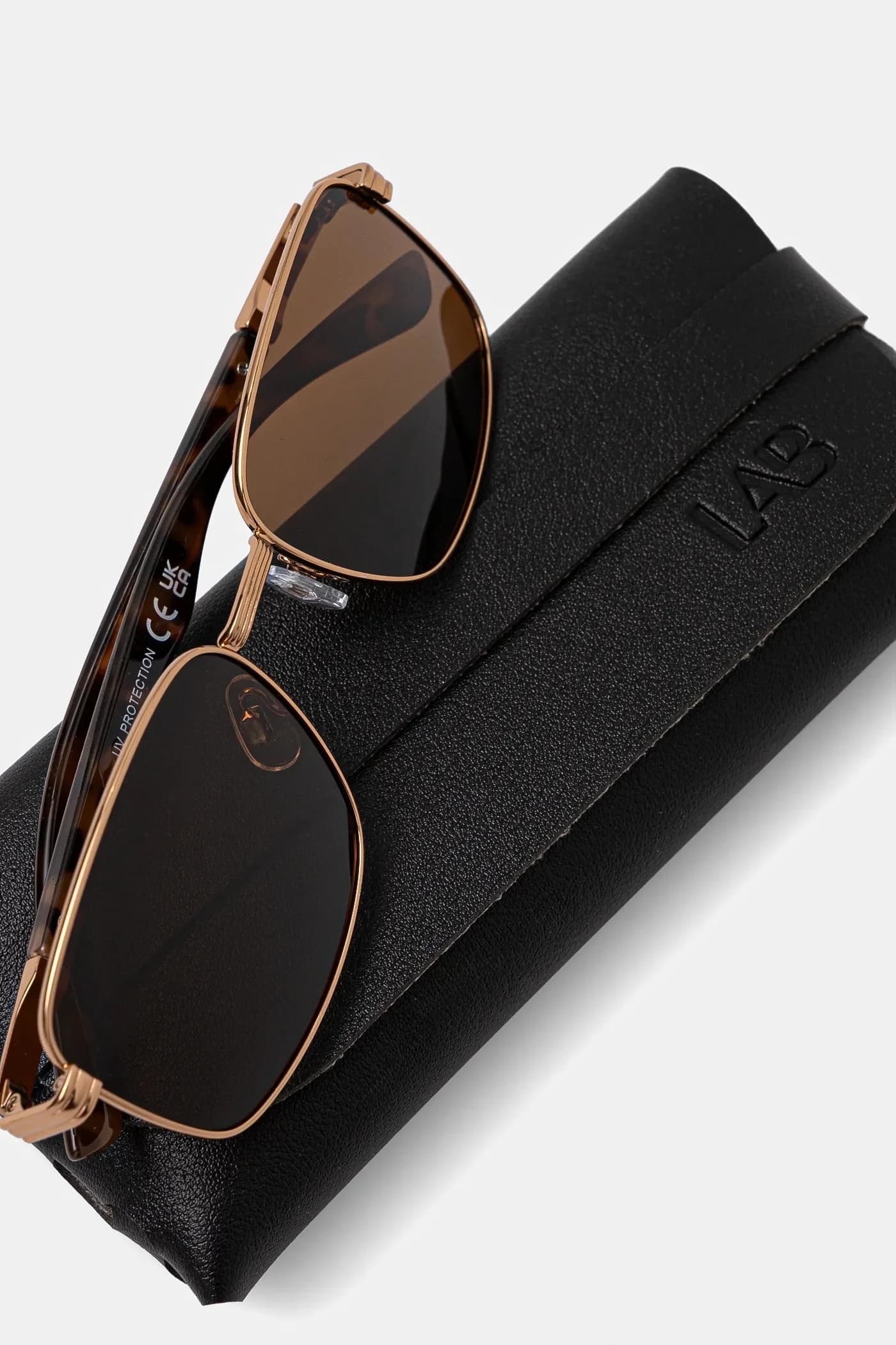 Солнцезащитные очки - фото 3