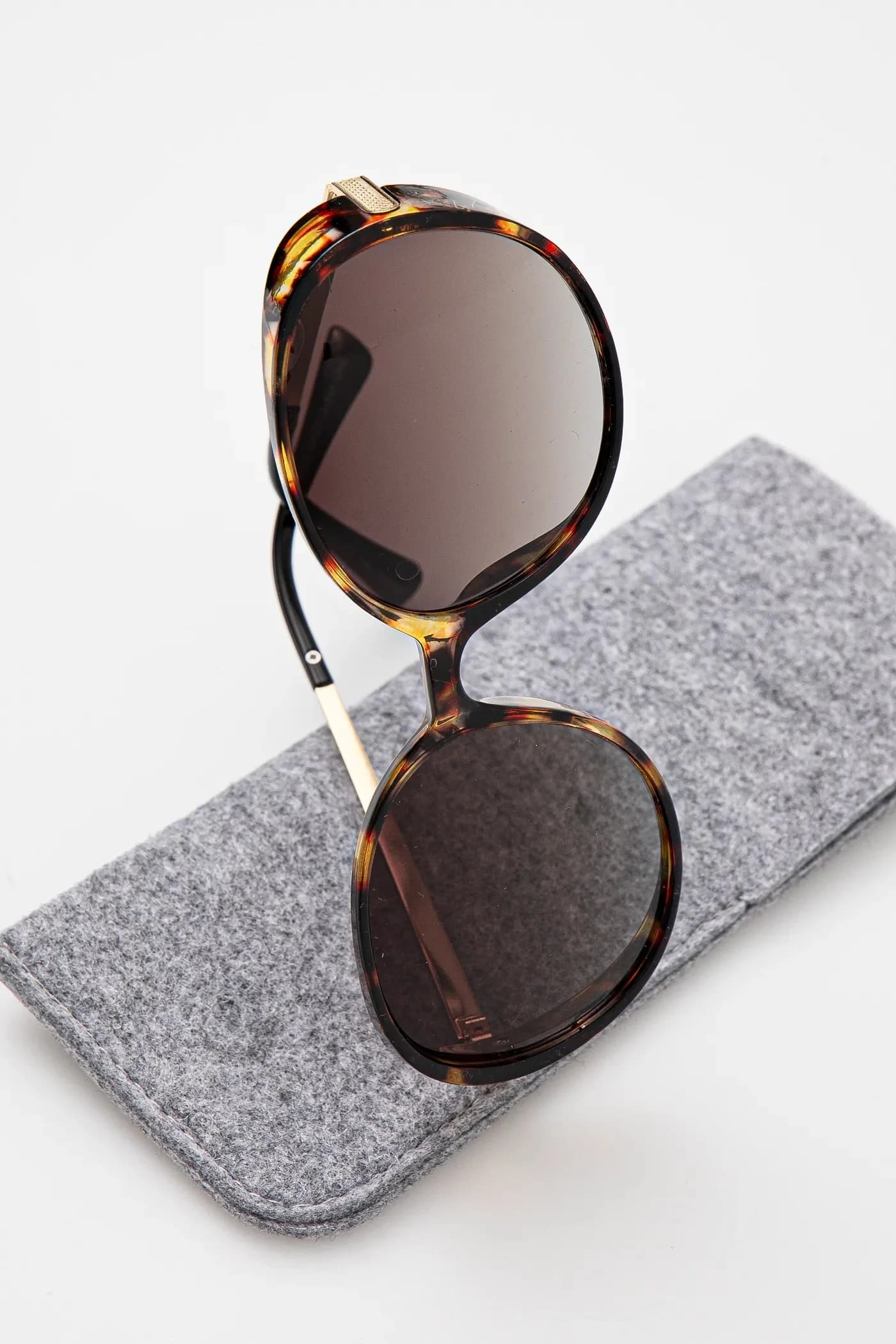 Солнцезащитные очки - фото 4