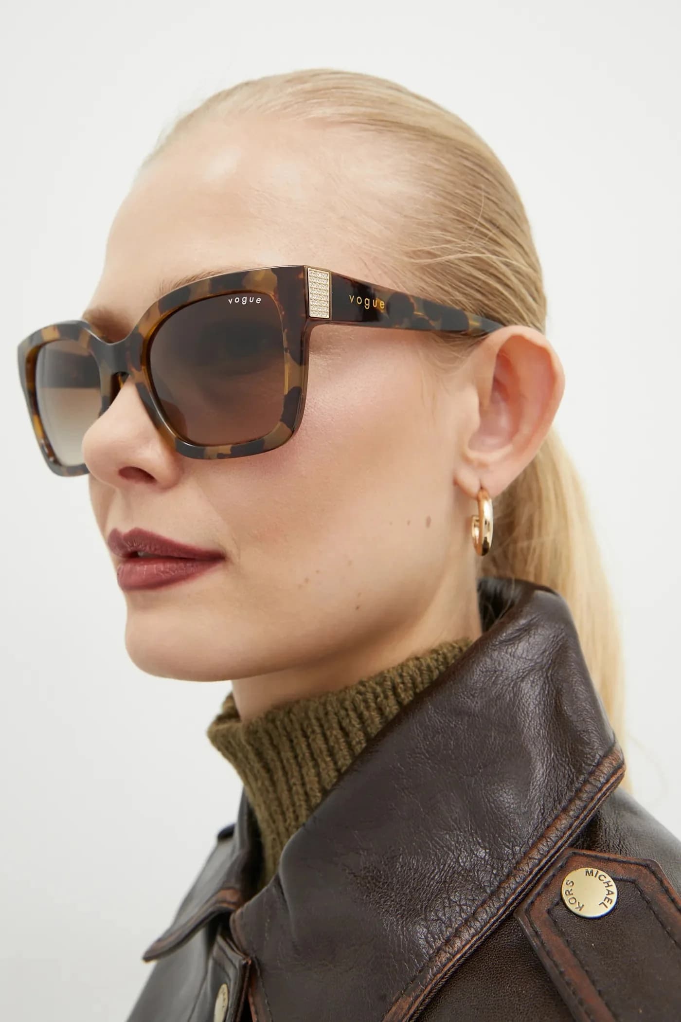 Солнцезащитные очки - фото 10