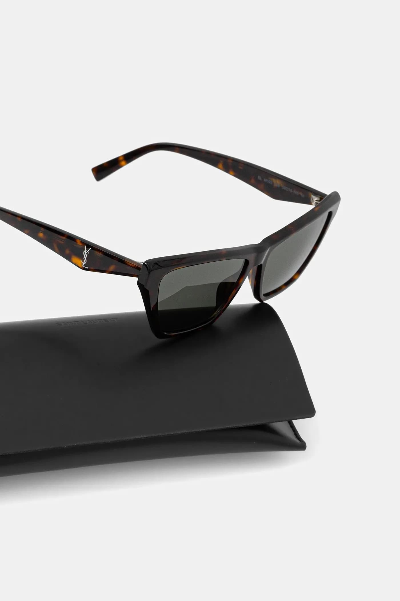 Солнцезащитные очки - фото 6