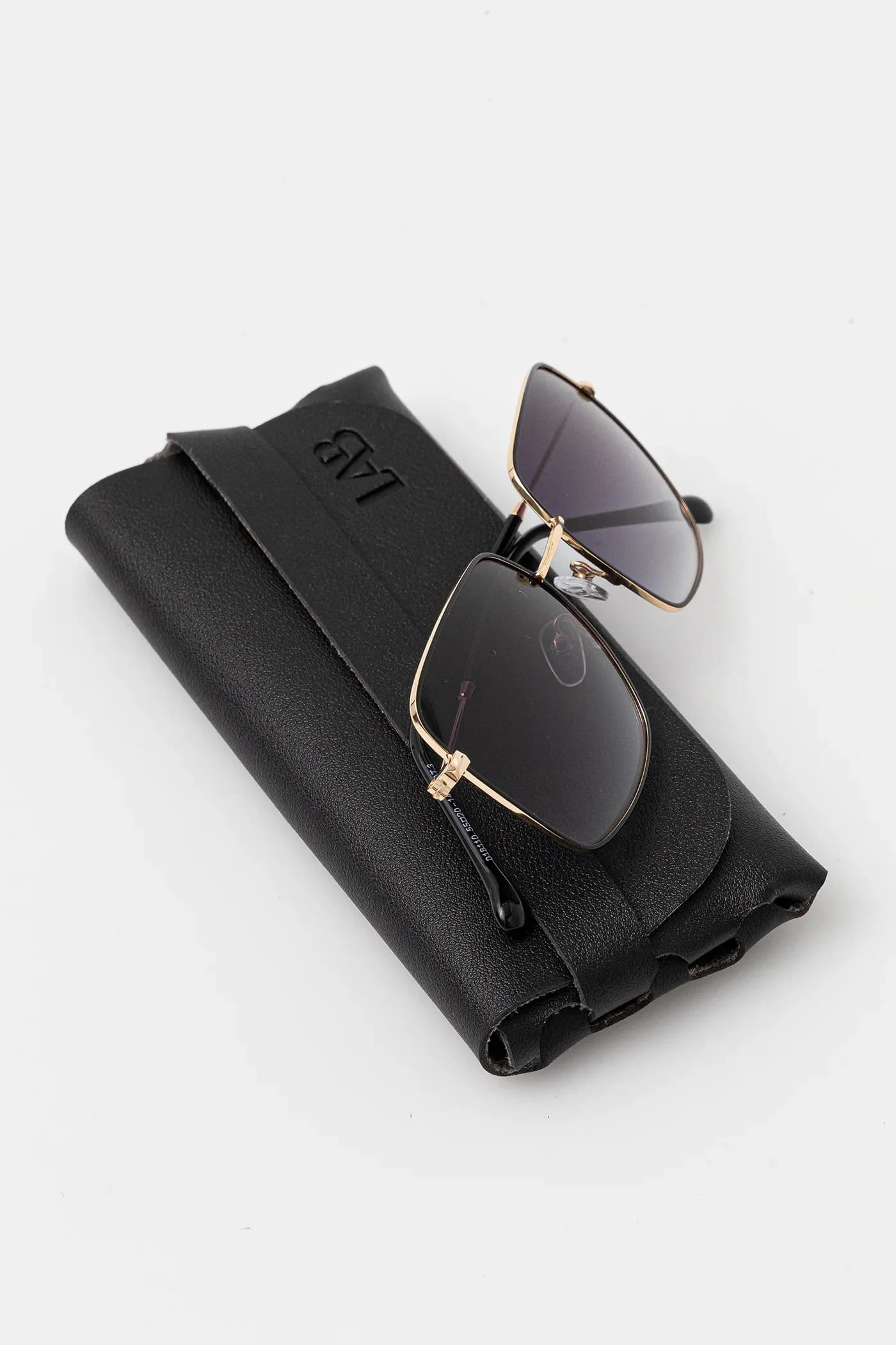 Солнцезащитные очки - фото 3