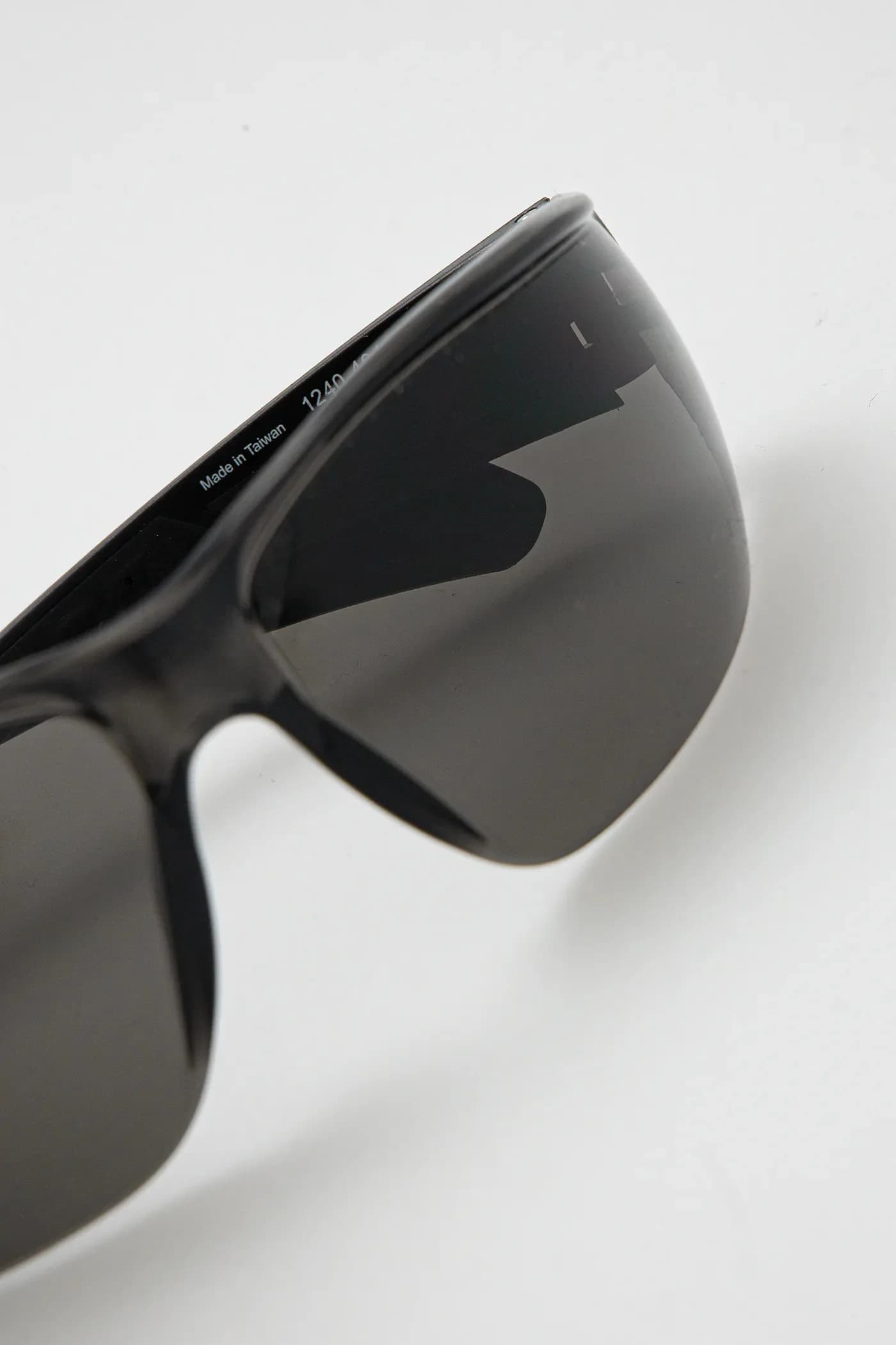 Равные солнцезащитные очки - фото 3