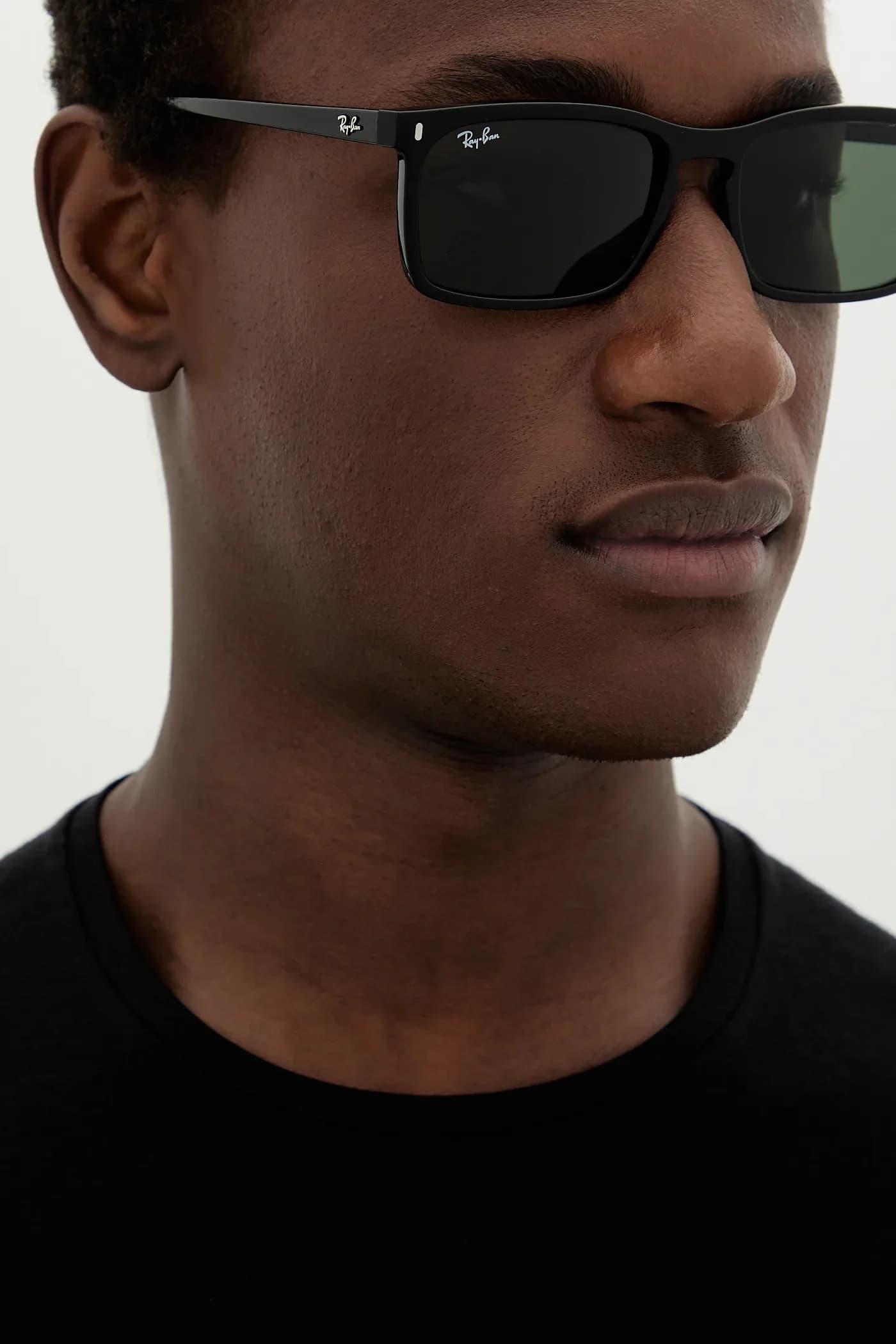 Солнцезащитные очки - фото 10