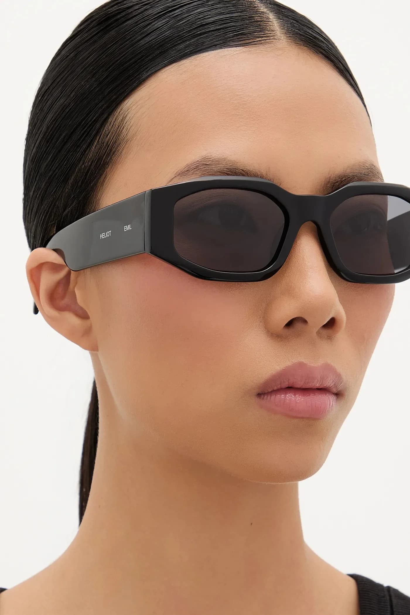 Солнцезащитные очки - фото 10