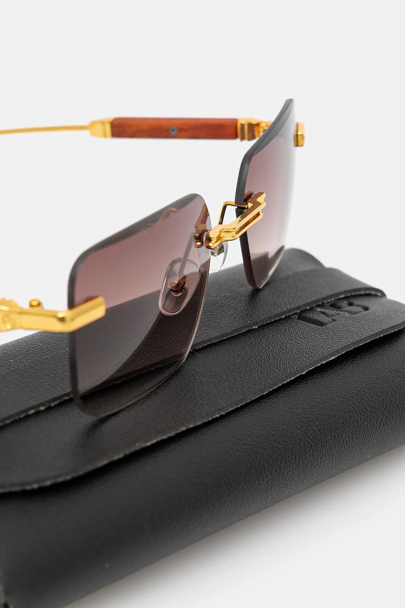 Солнцезащитные очки - фото 3