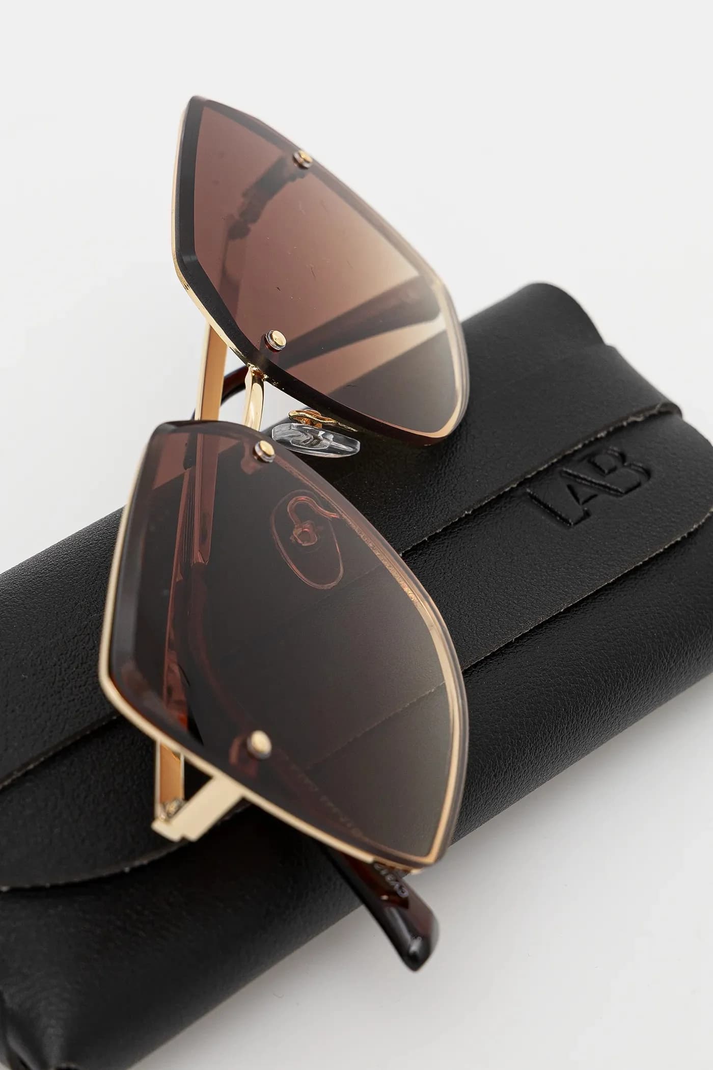 Солнцезащитные очки - фото 3