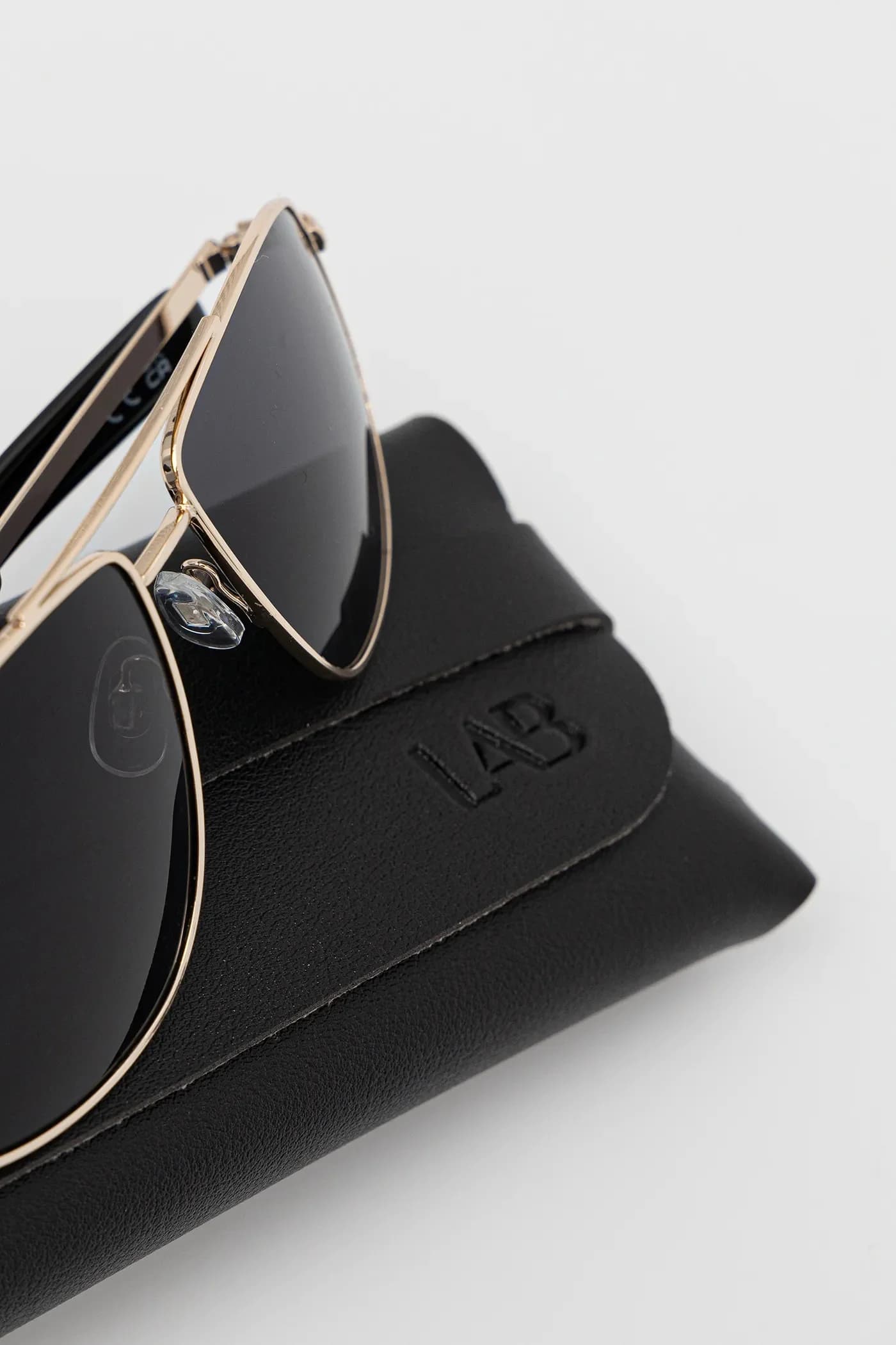 Солнцезащитные очки - фото 3