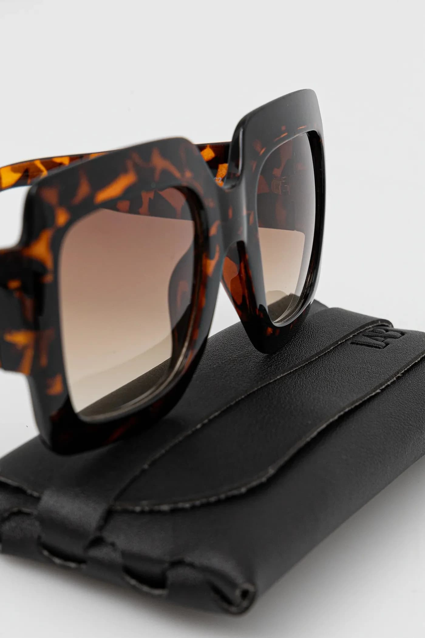 Солнцезащитные очки - фото 3