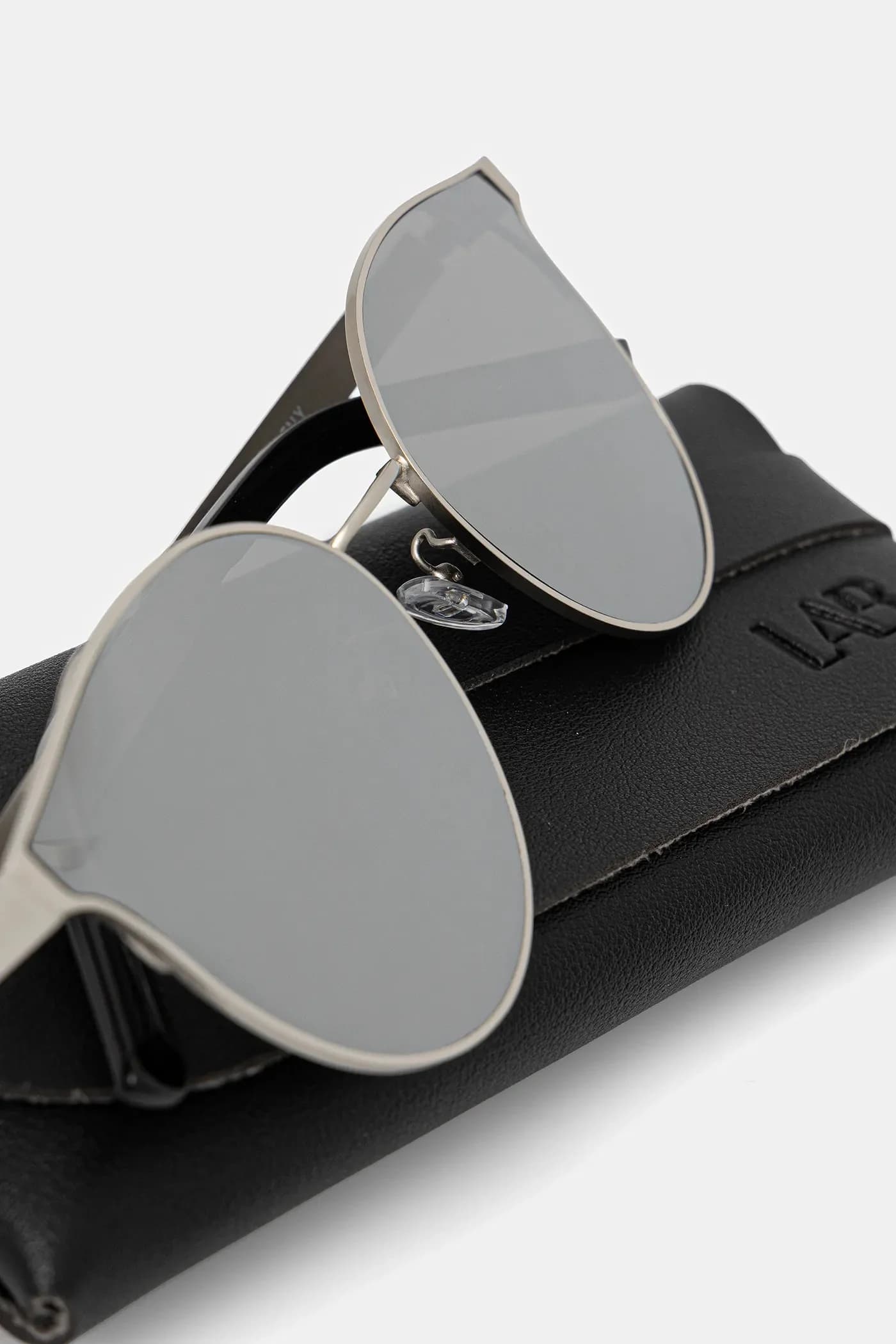 Солнцезащитные очки - фото 3