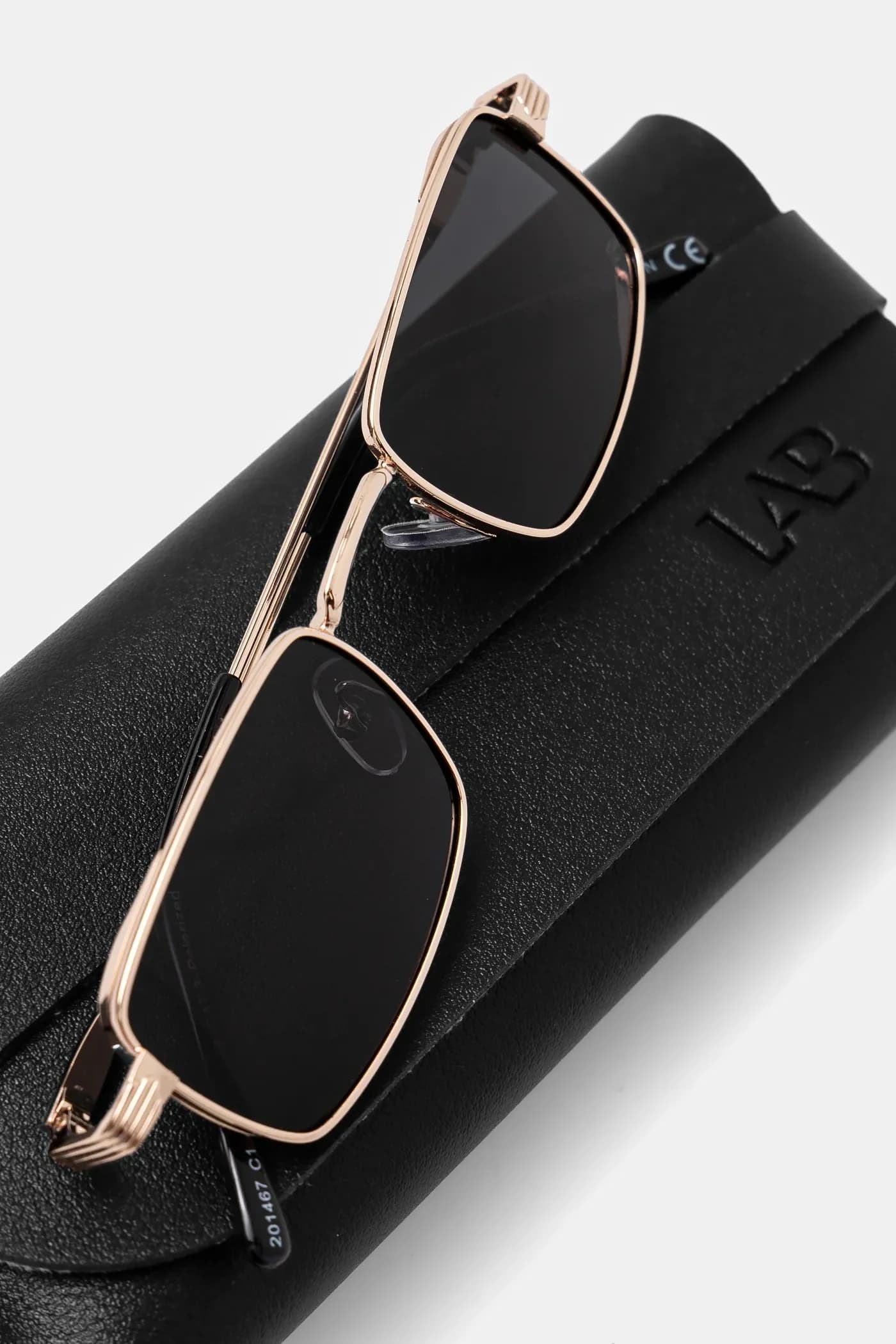 Солнцезащитные очки - фото 3