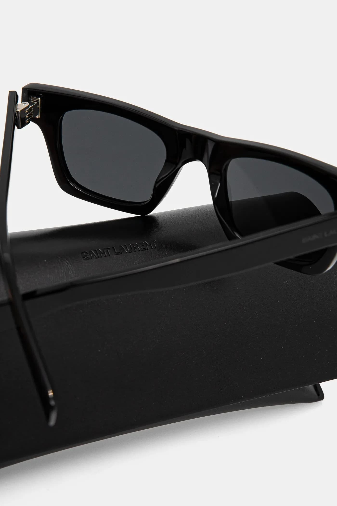 Солнцезащитные очки - фото 6