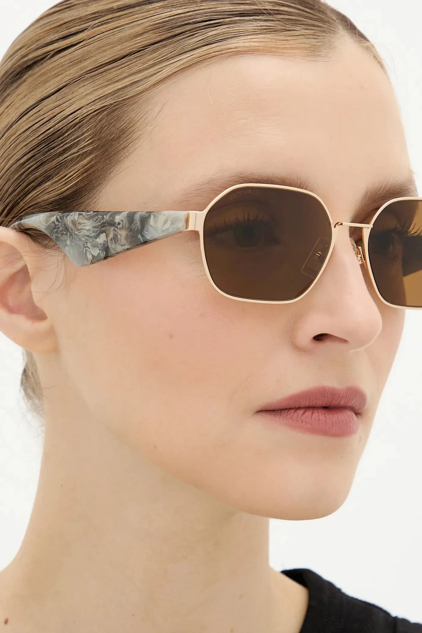 Солнцезащитные очки - фото 10