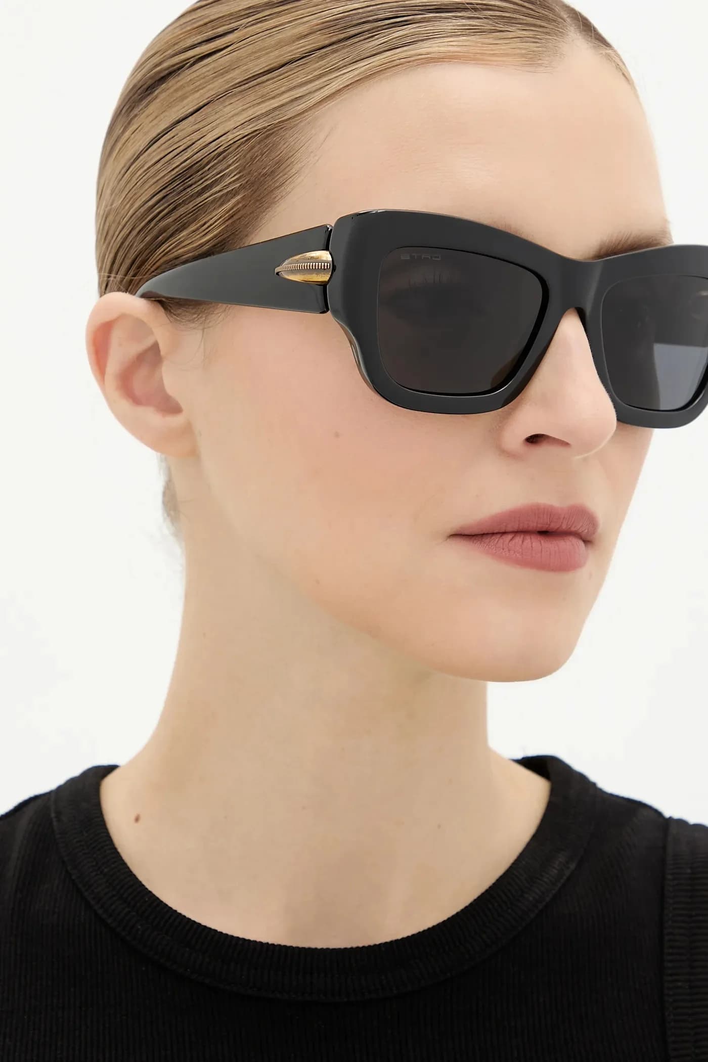 Солнцезащитные очки - фото 11