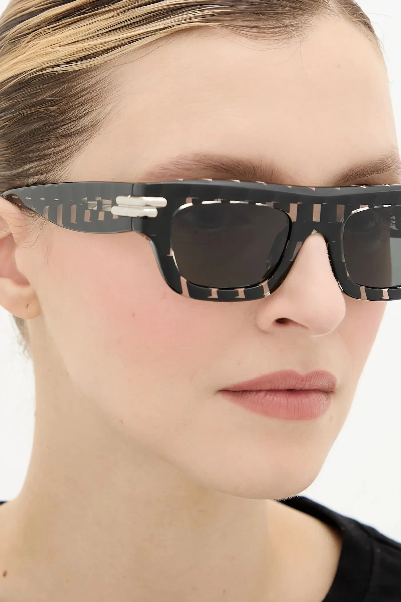 Солнцезащитные очки - фото 9